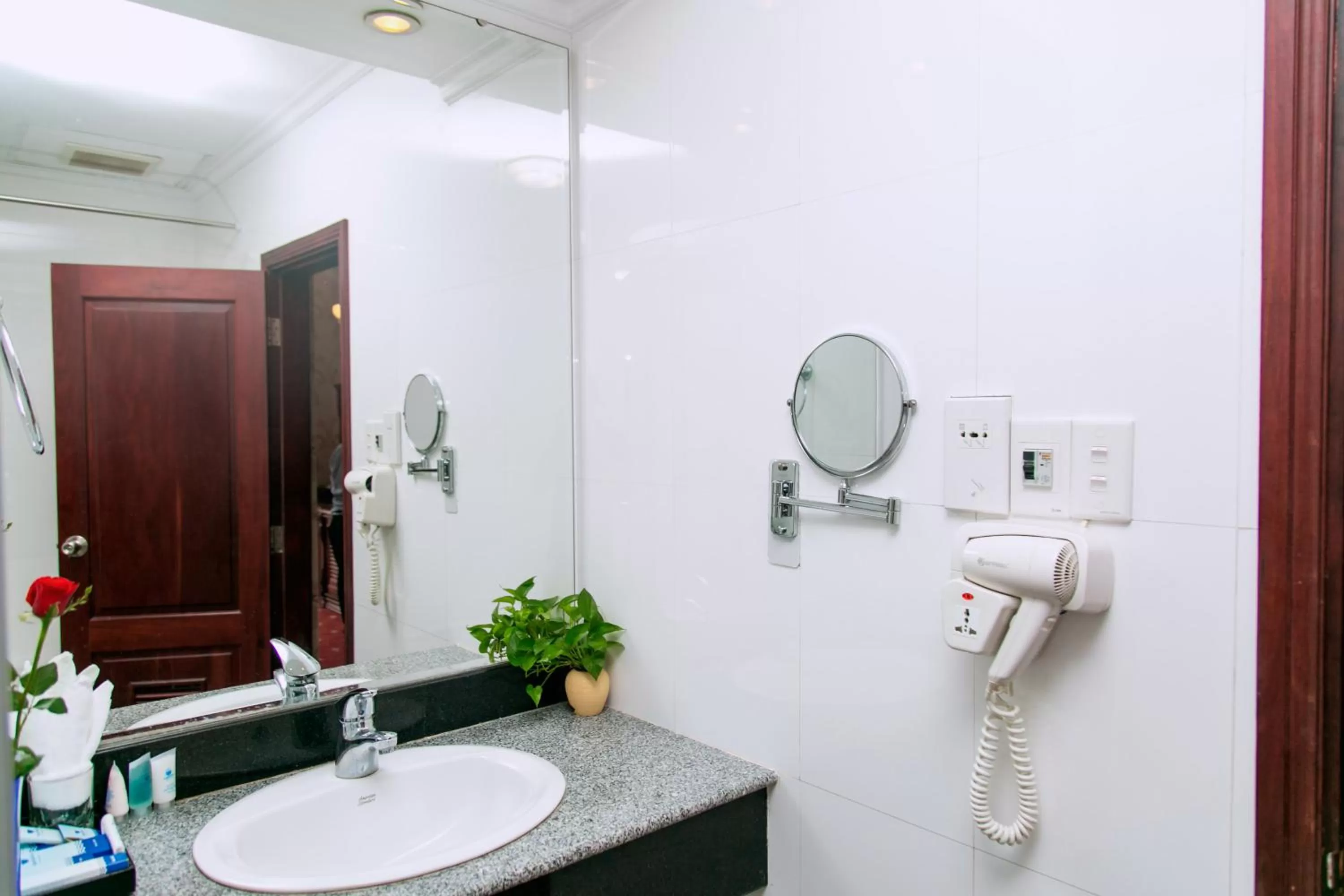 Shower in Seagull Hotel