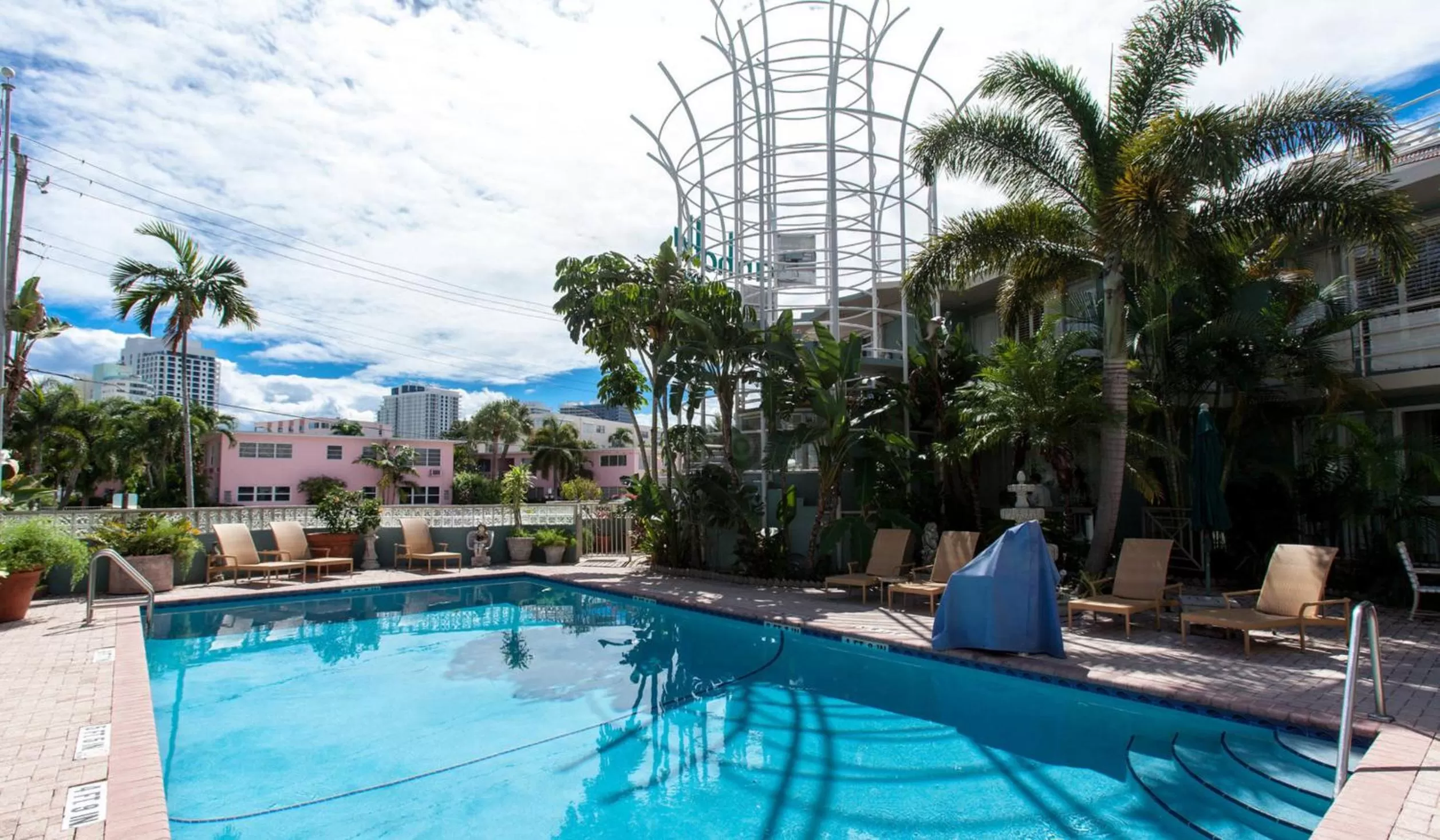 Spring in Manhattan Tower Apartment Hotel