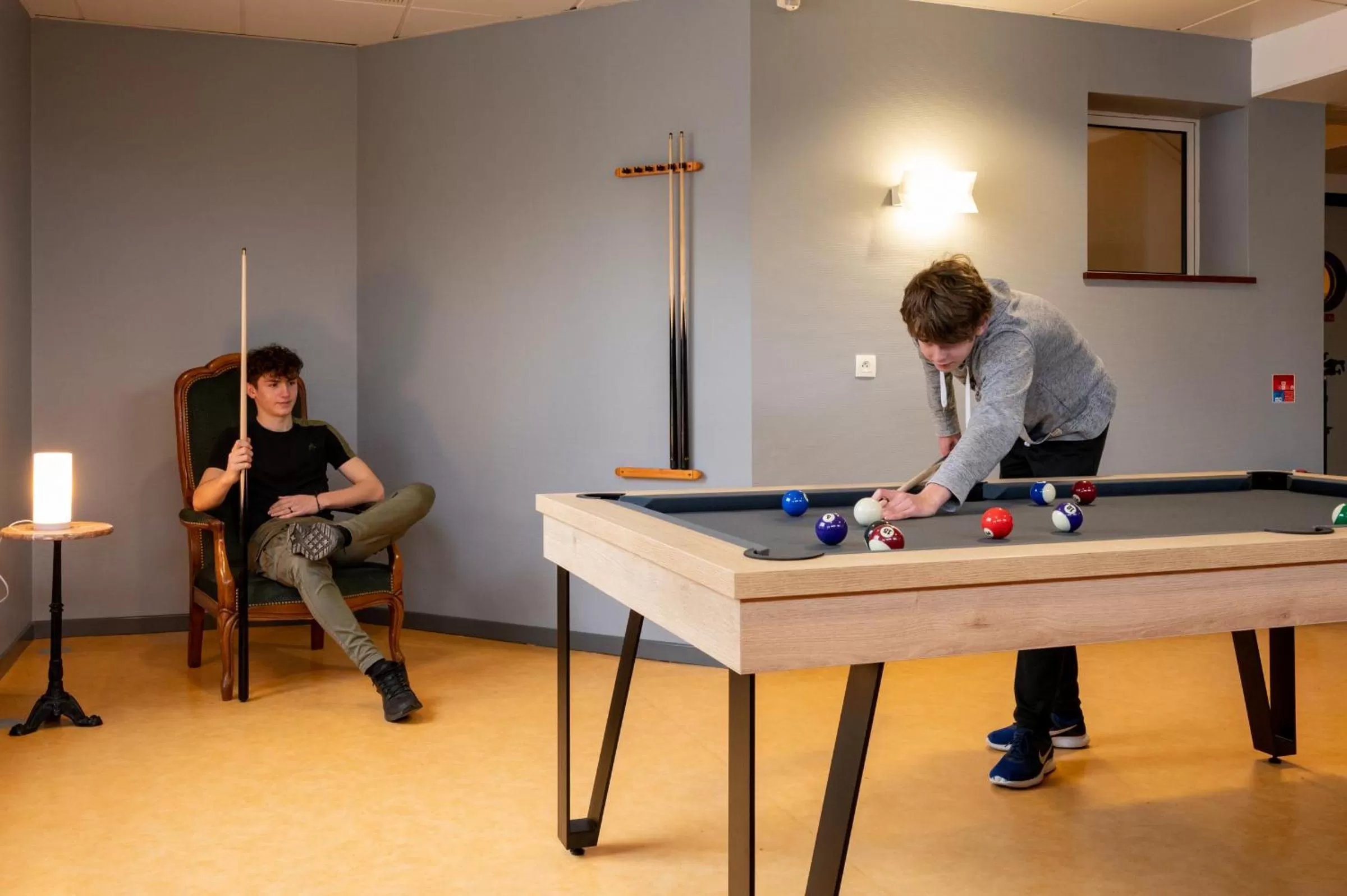 People in La Villa des Golf.e.s