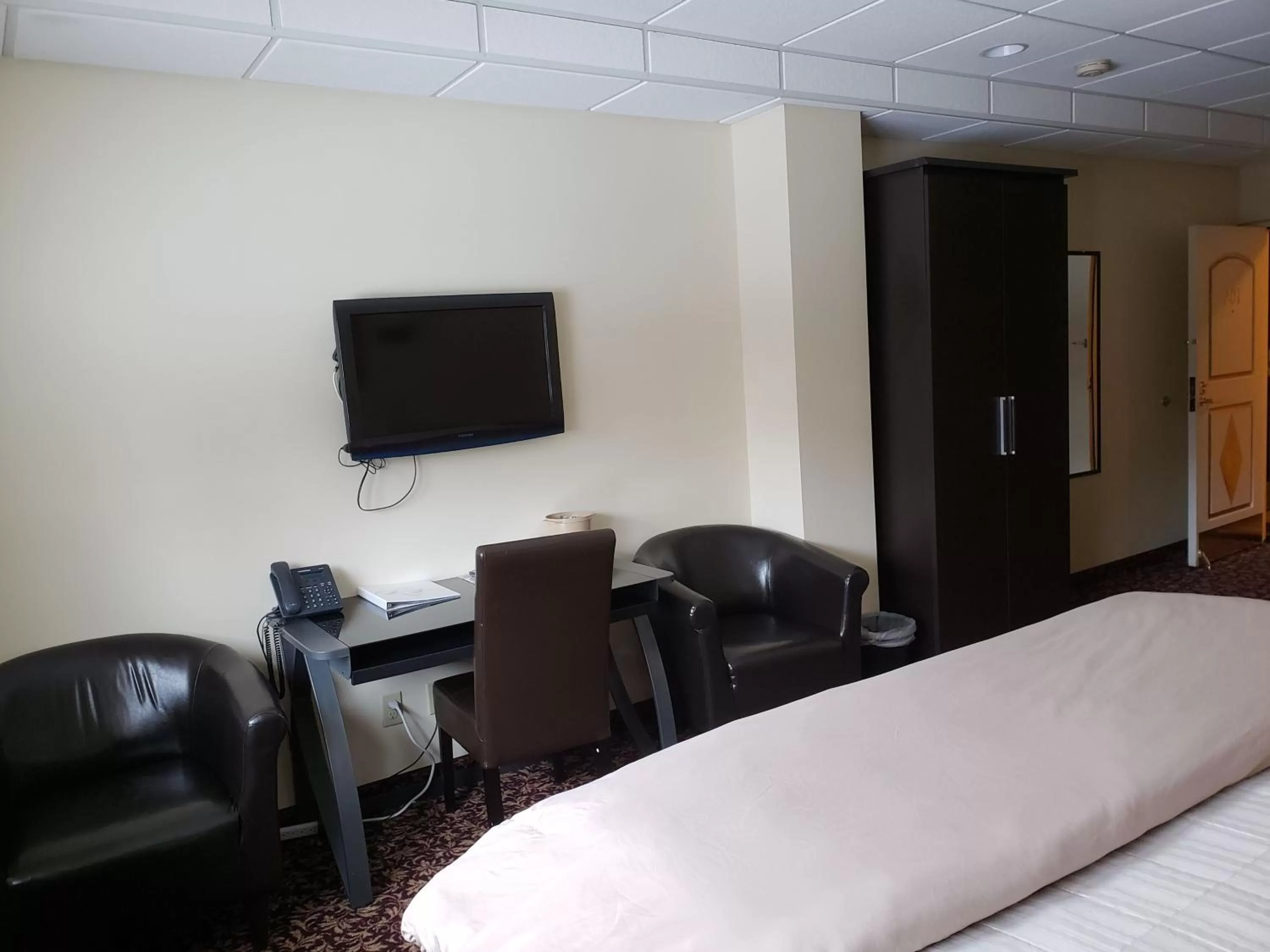 TV and multimedia, Bed in Lowell Inn