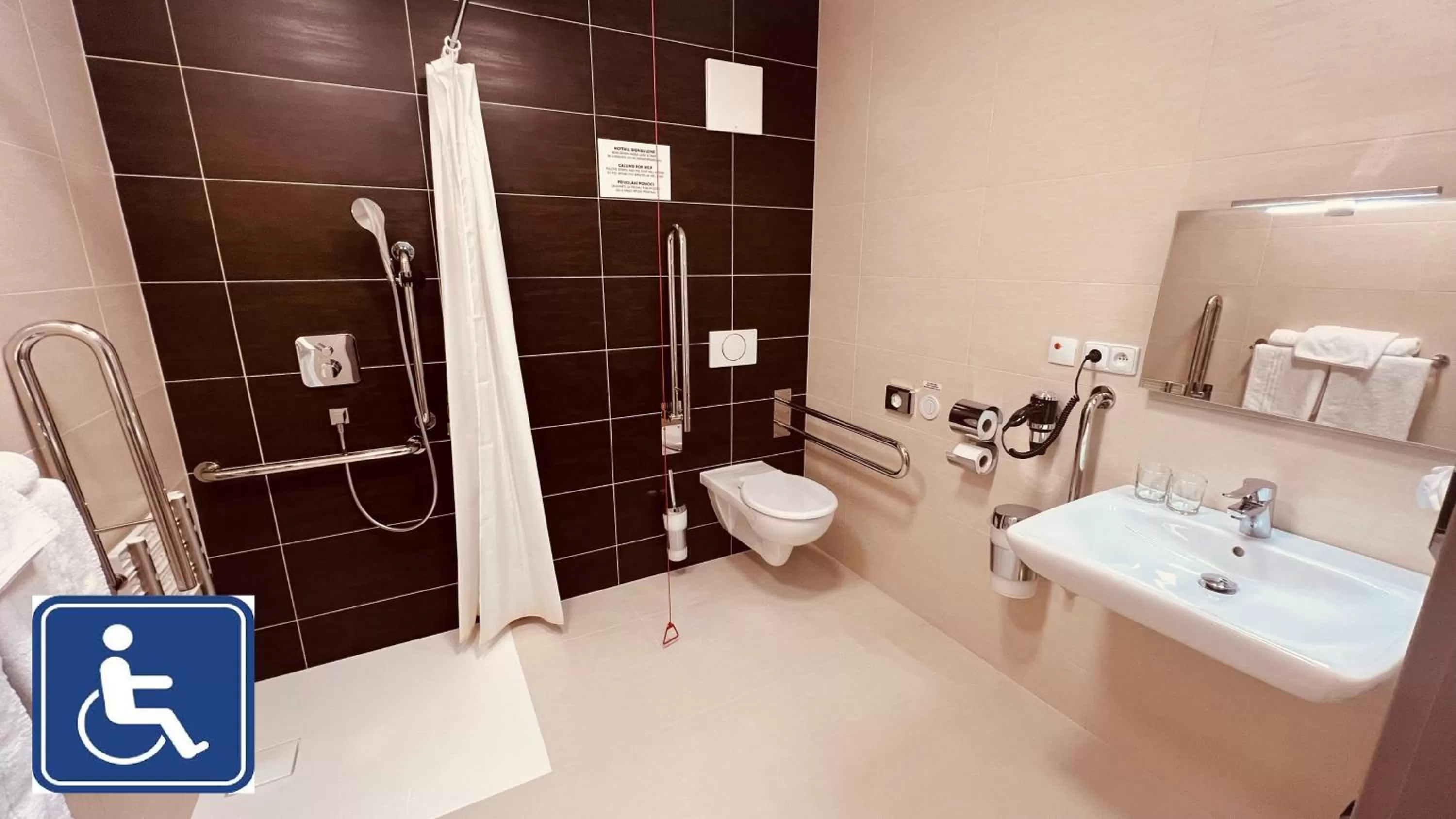 Bathroom in Jukebox Hotel