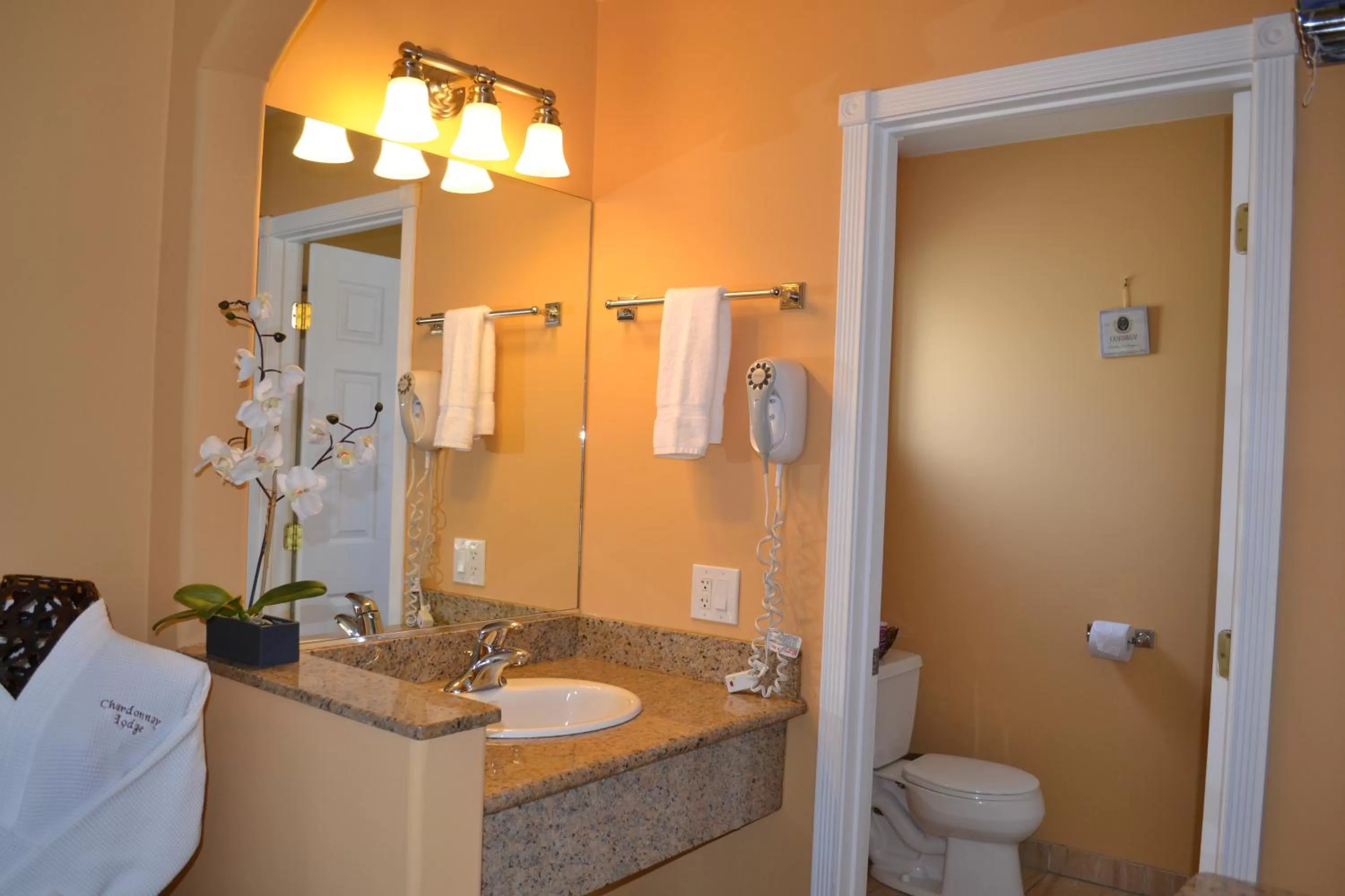 Bathroom in Chardonnay Lodge