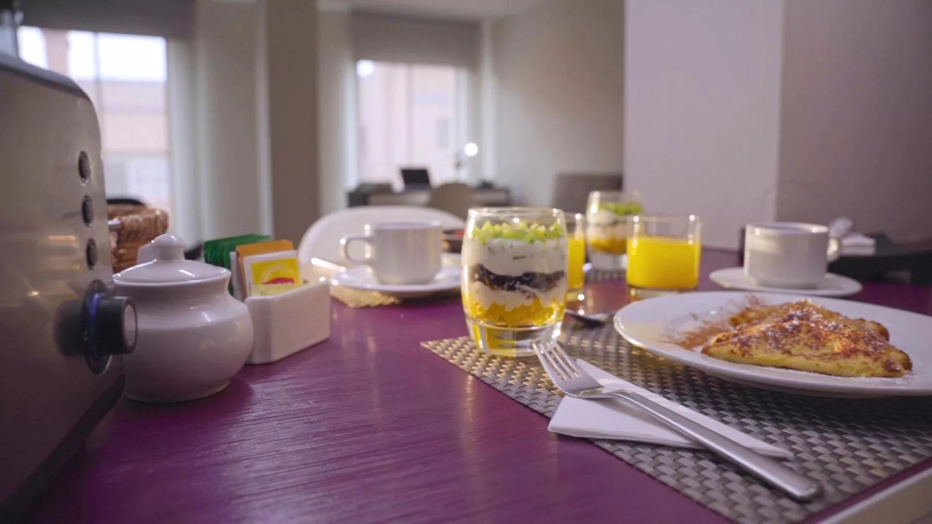 Food and drinks in Central Apartamentos Bogotá