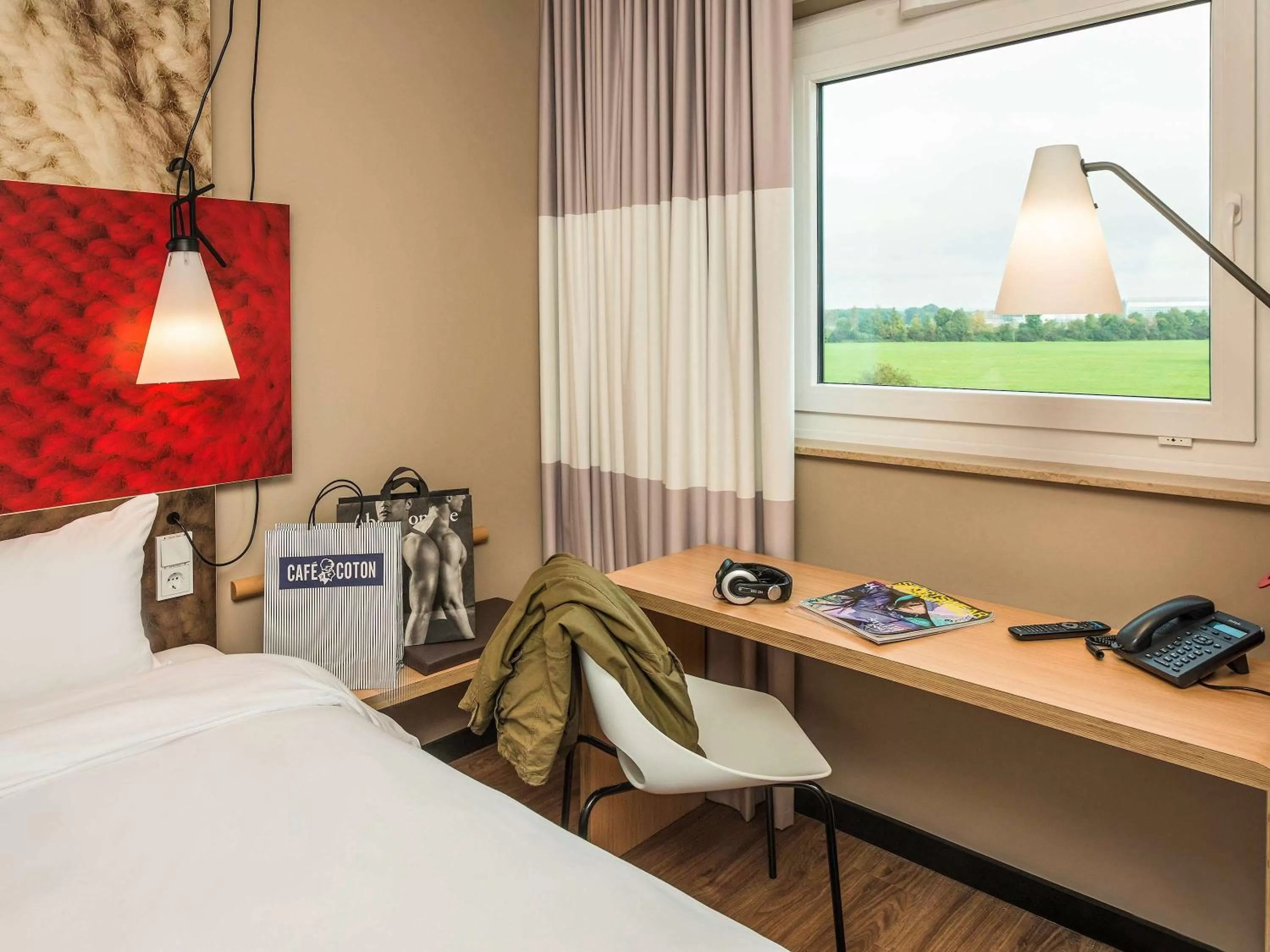 Photo of the whole room, Bed in Ibis München Airport Süd