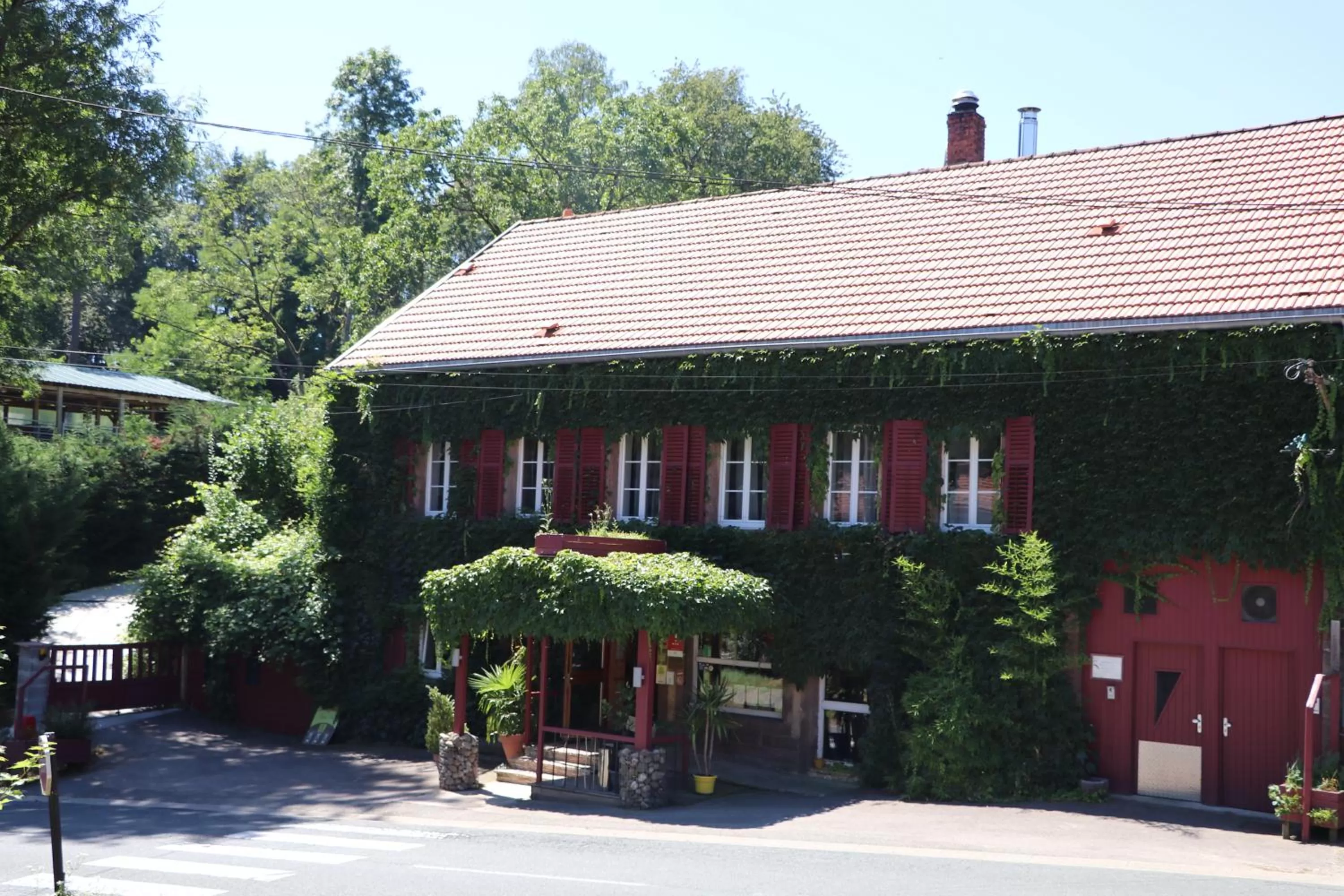 Facade/entrance, Property Building in L'Etable Gourmande