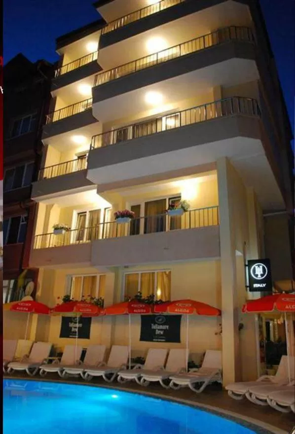 Facade/entrance in Italia Hotel