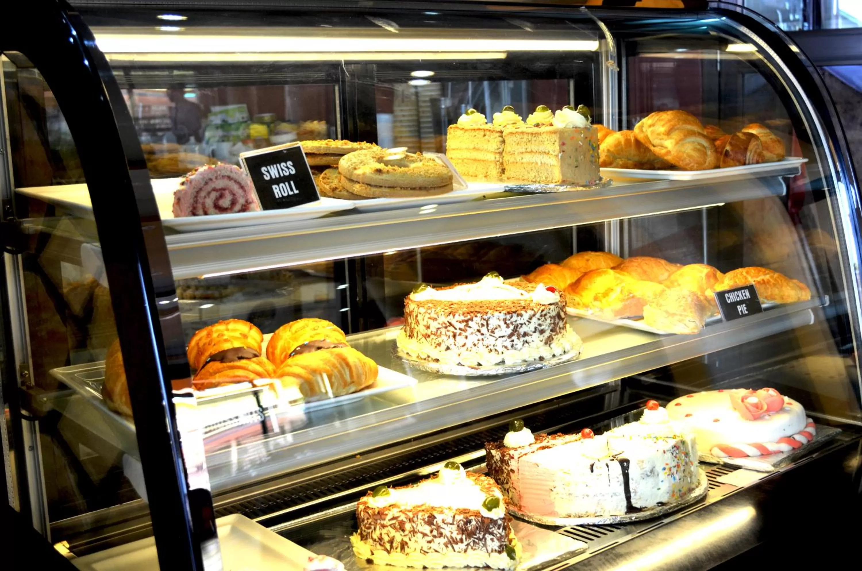 Restaurant/places to eat in Igar Plaza Hotel