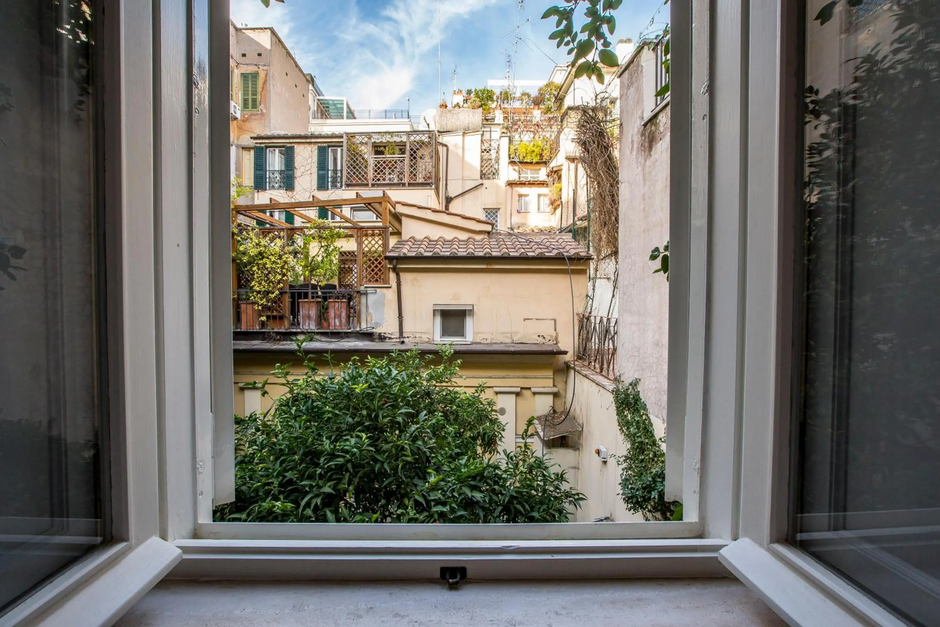 Garden view in Trevi Contemporary Suite