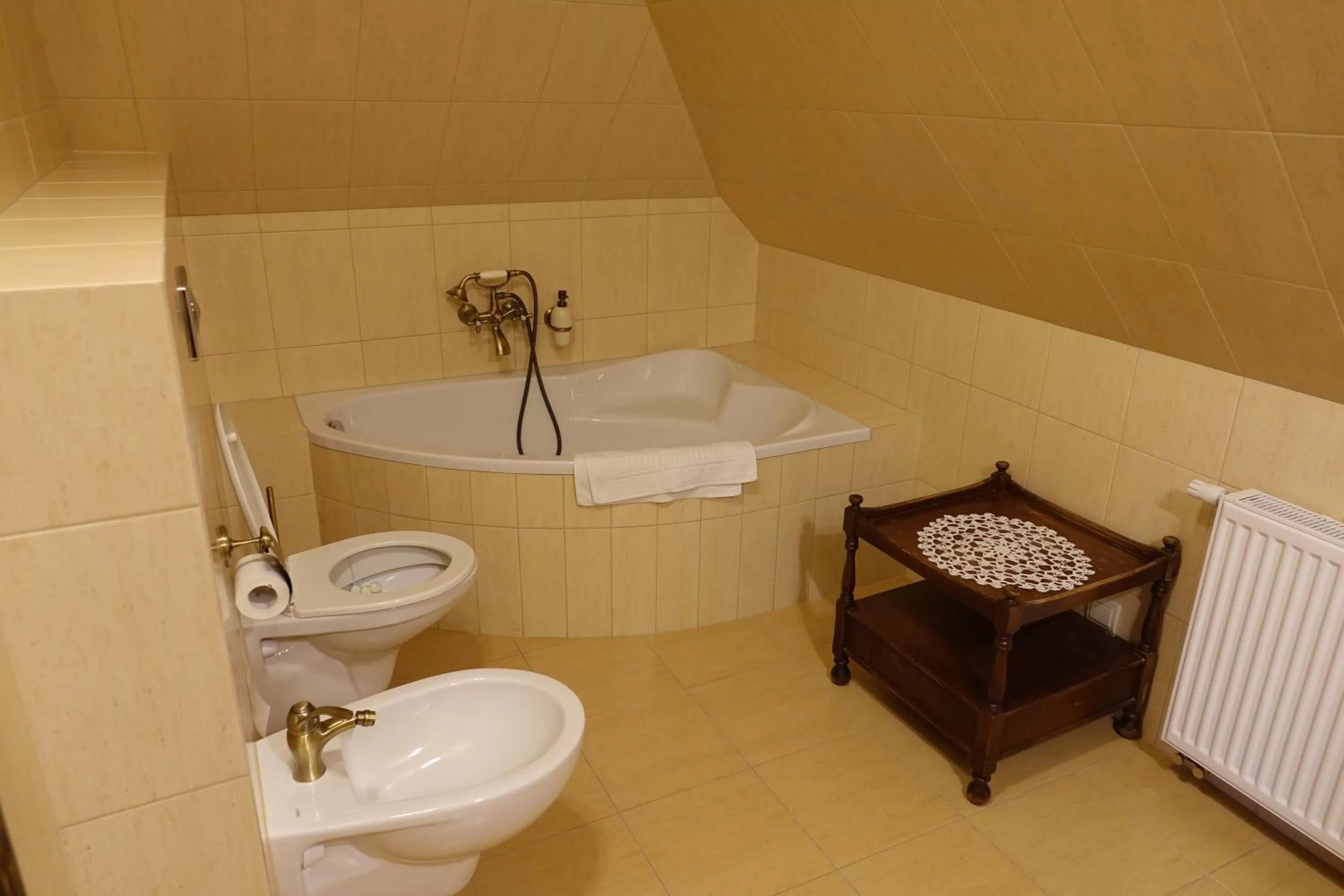 Bathroom in Gościniec Dworski w Ropie