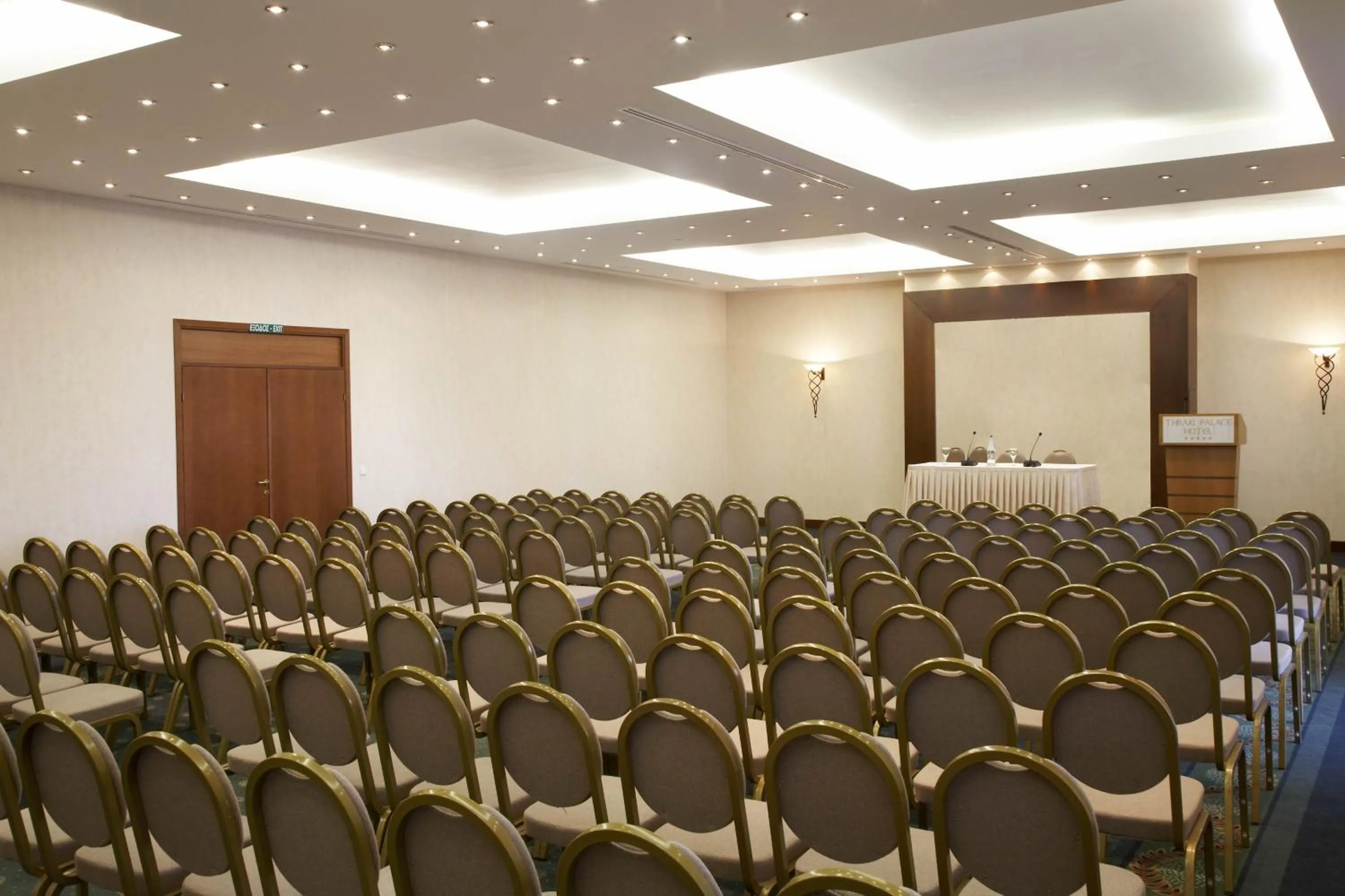 Banquet/Function facilities in Ramada Plaza by Wyndham Thraki