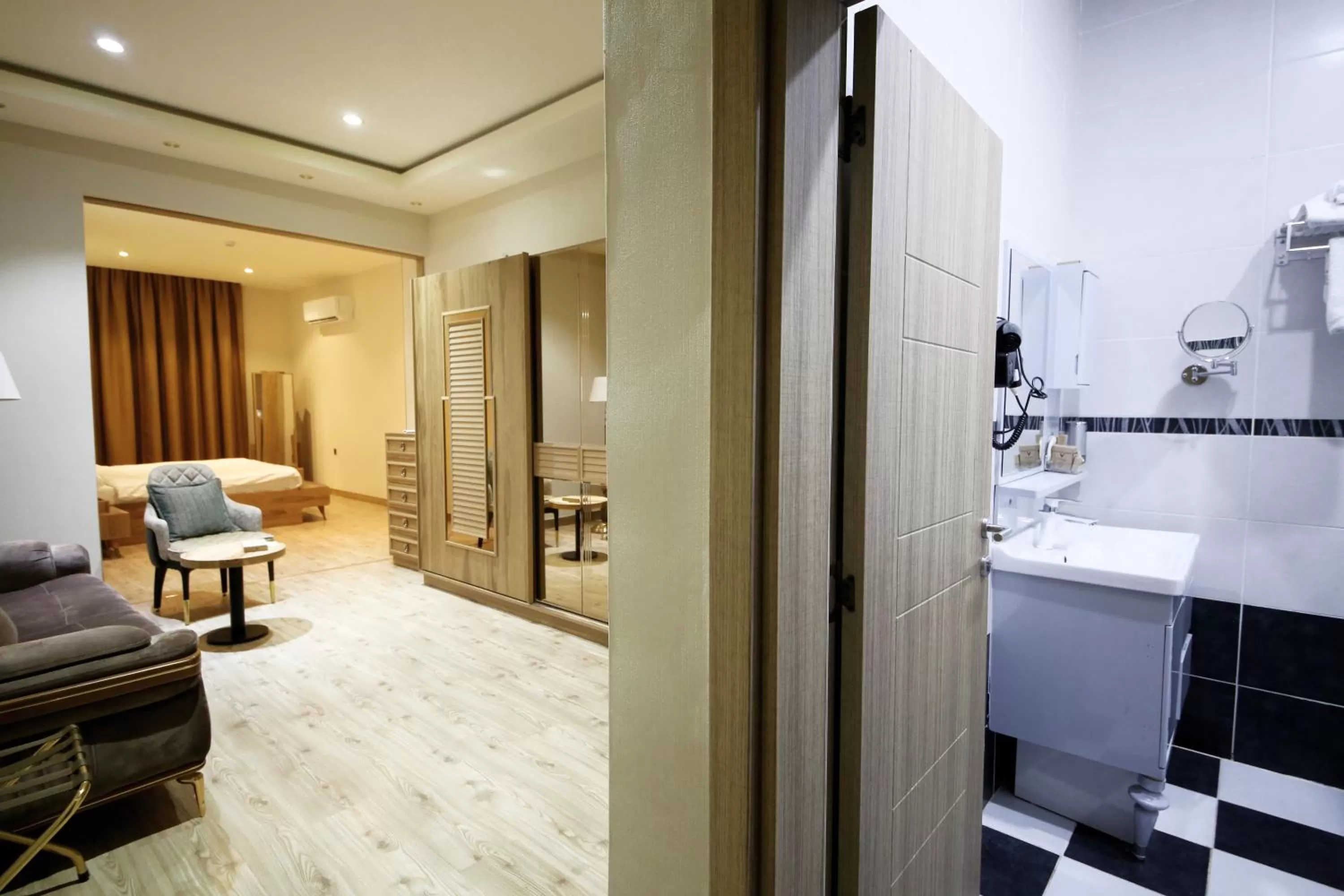 Photo of the whole room in Al Yarmouk International Hotel