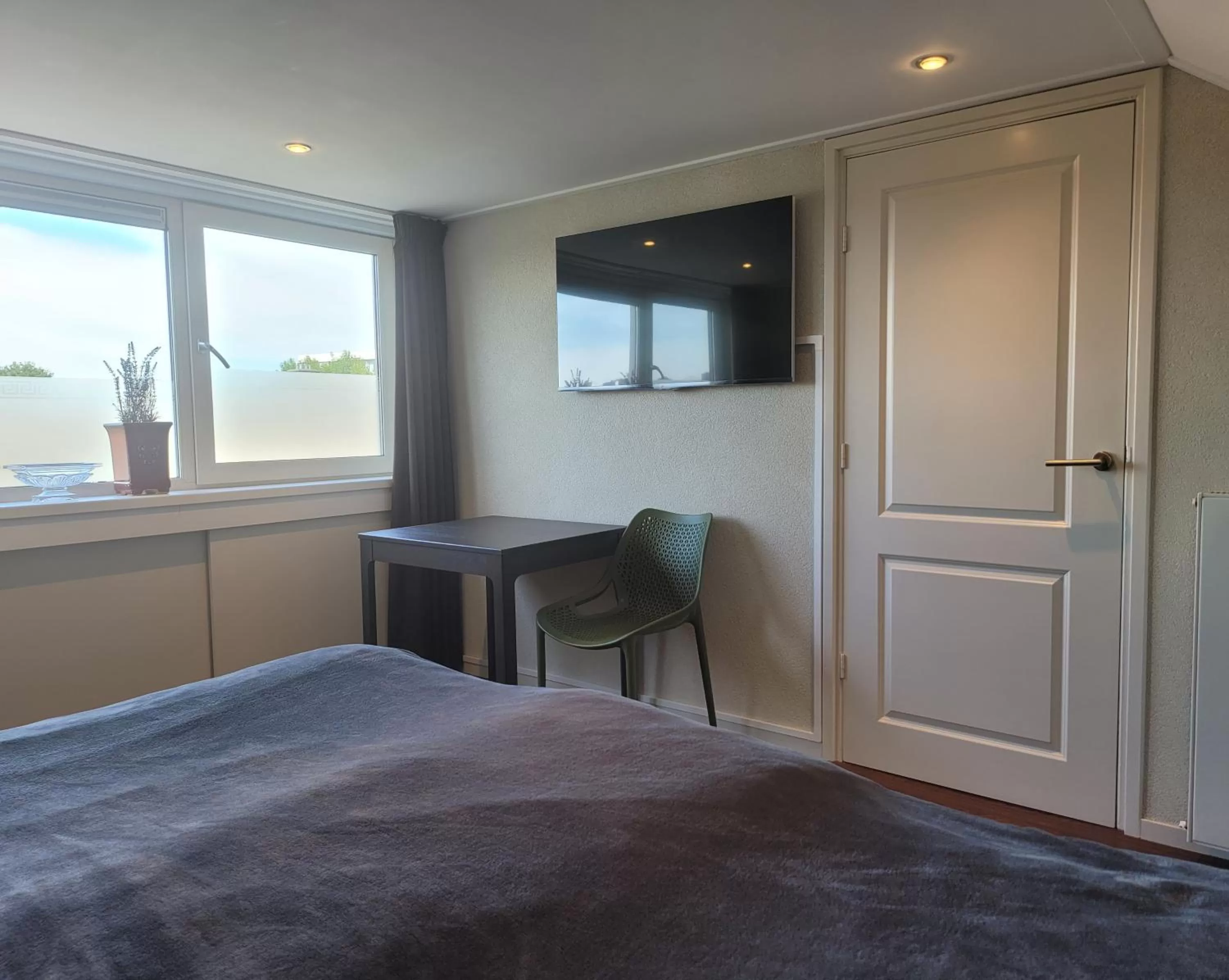 Property building, Bed in Bed & Budget123