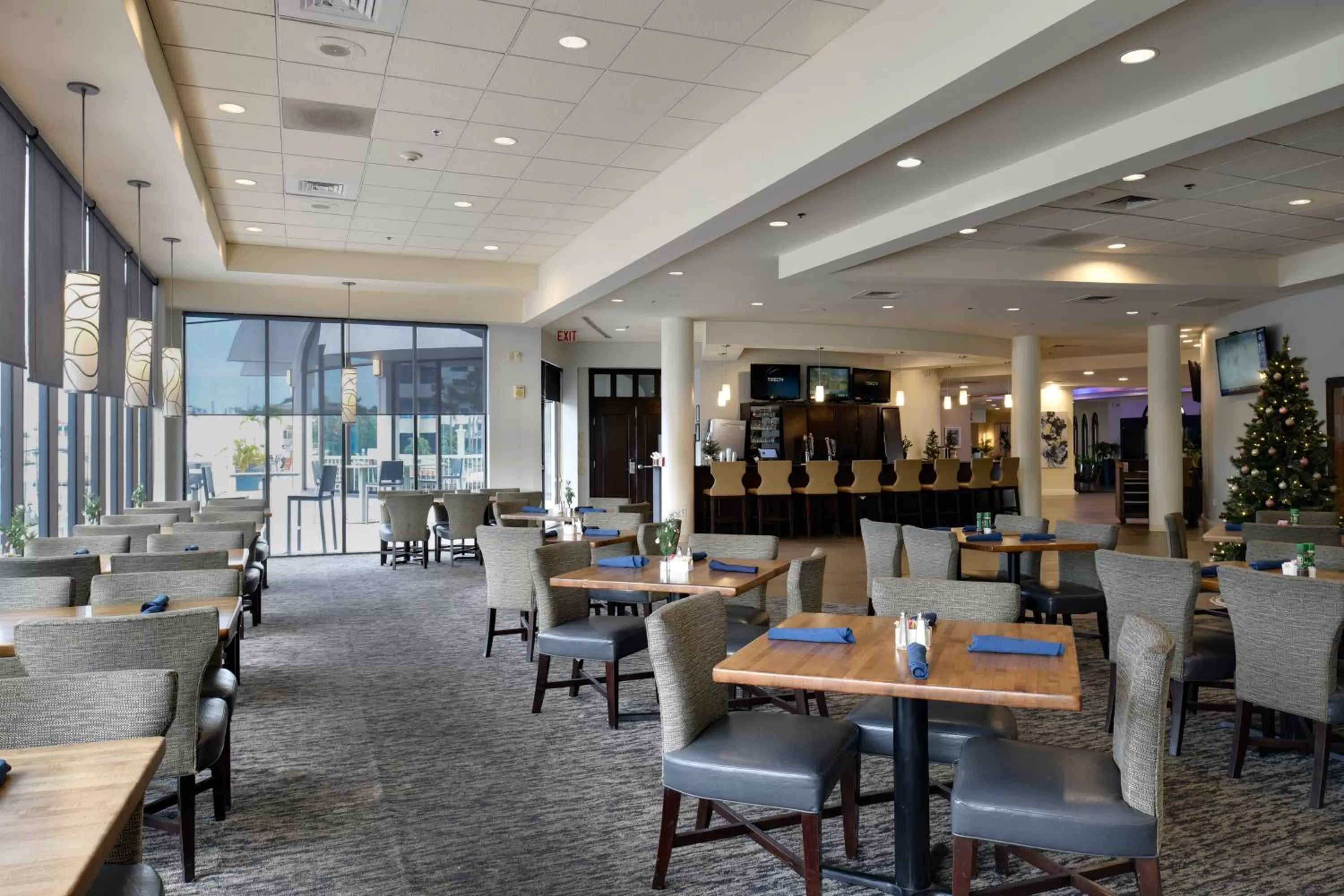 Restaurant/places to eat in Hotel Tampa Riverwalk