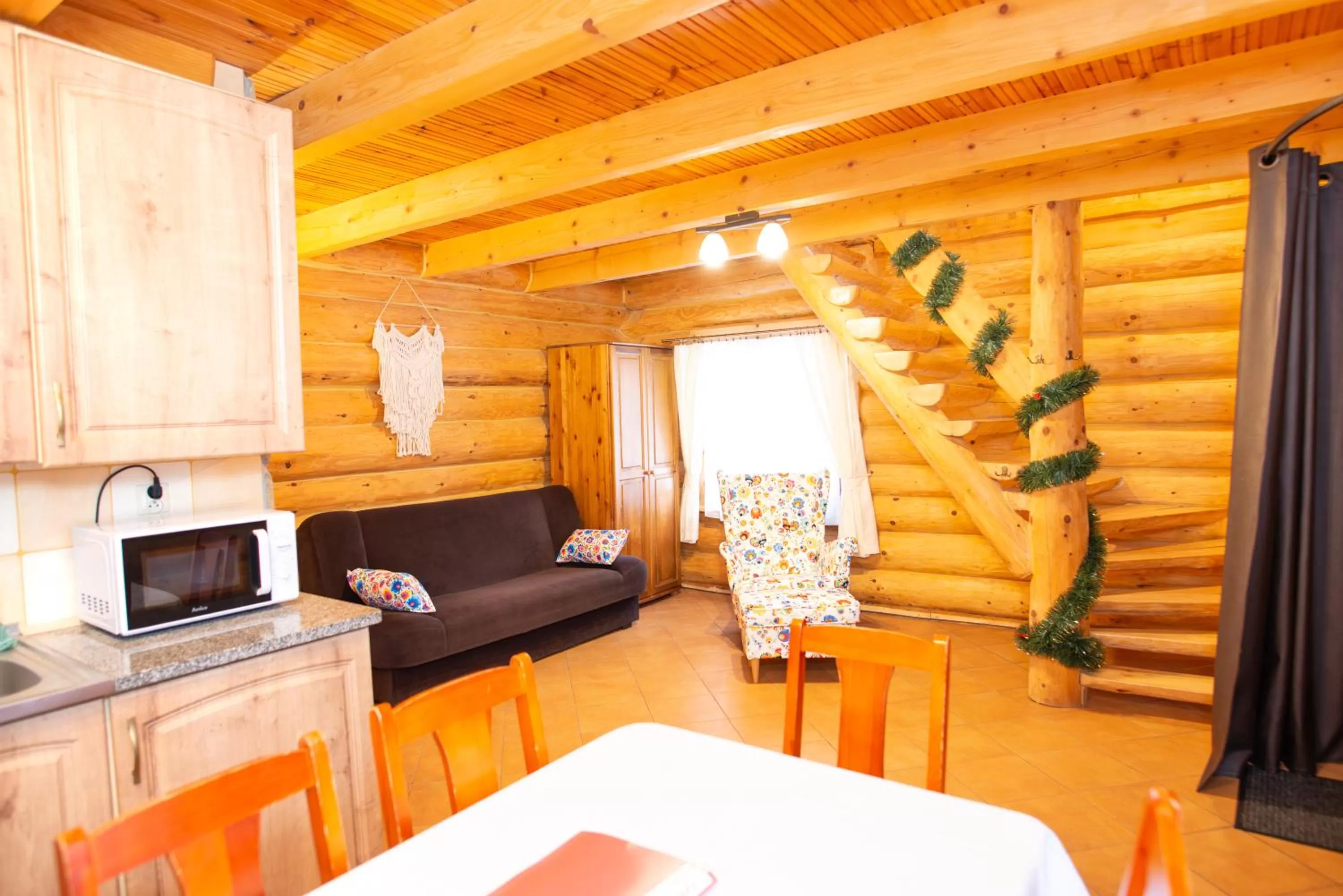 Communal lounge/ TV room in Gościniec Pięciu Stawów