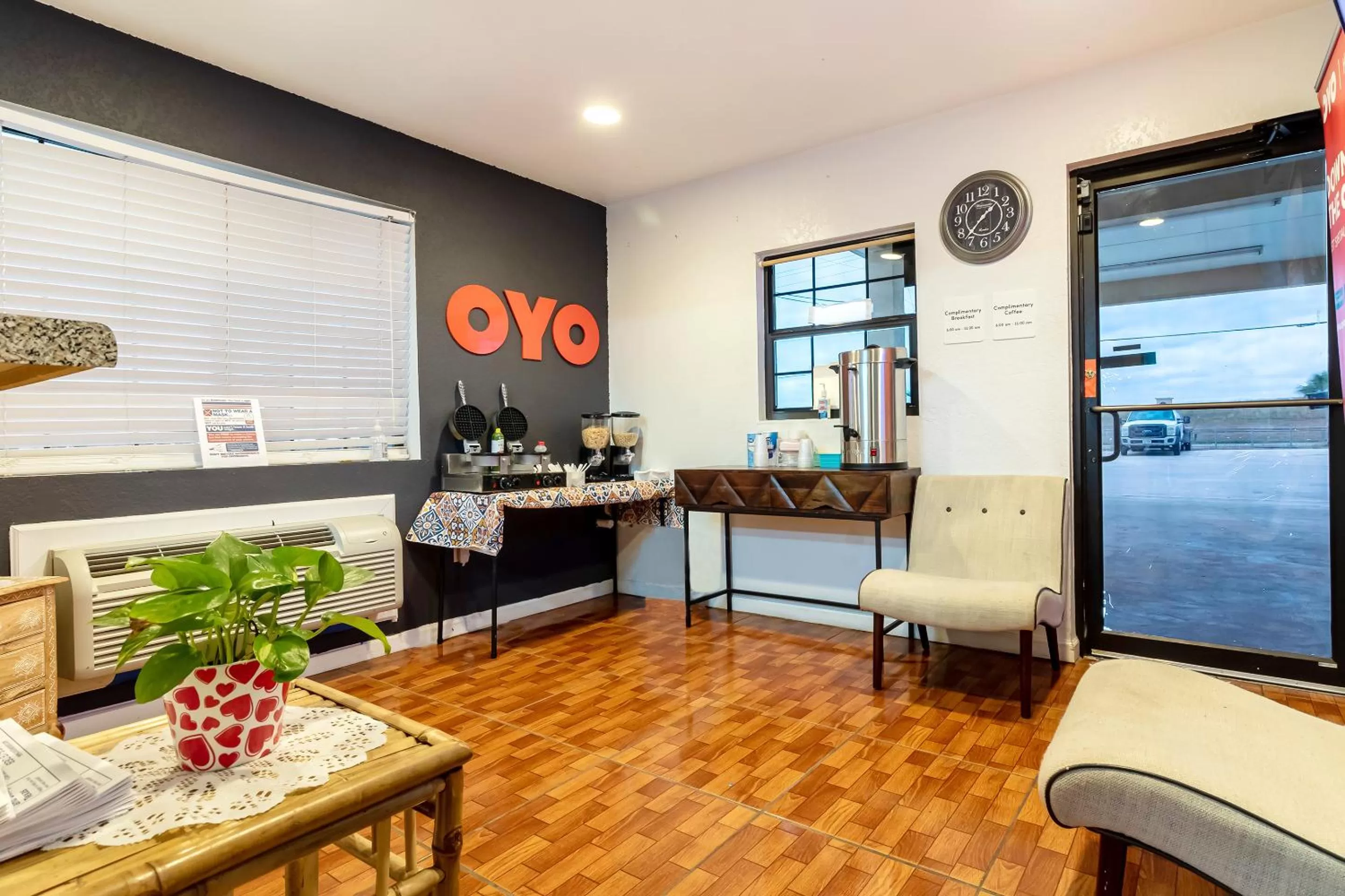 OYO Garden Inn and Suites Pearsall I-35 East