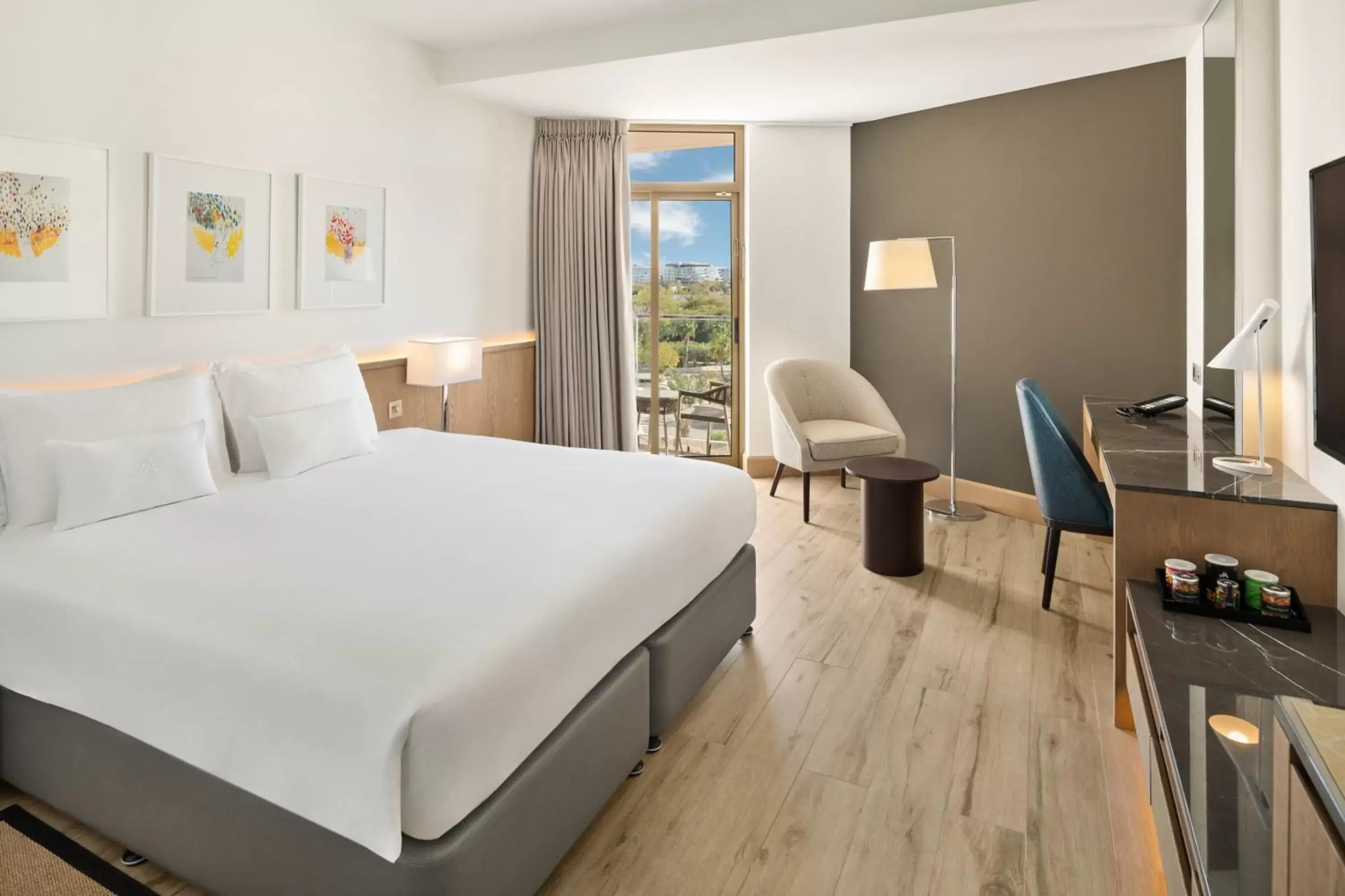 Resort View Room in JA Beach Hotel, Dubai Resort View Room in JA Beach Hotel, Dubai