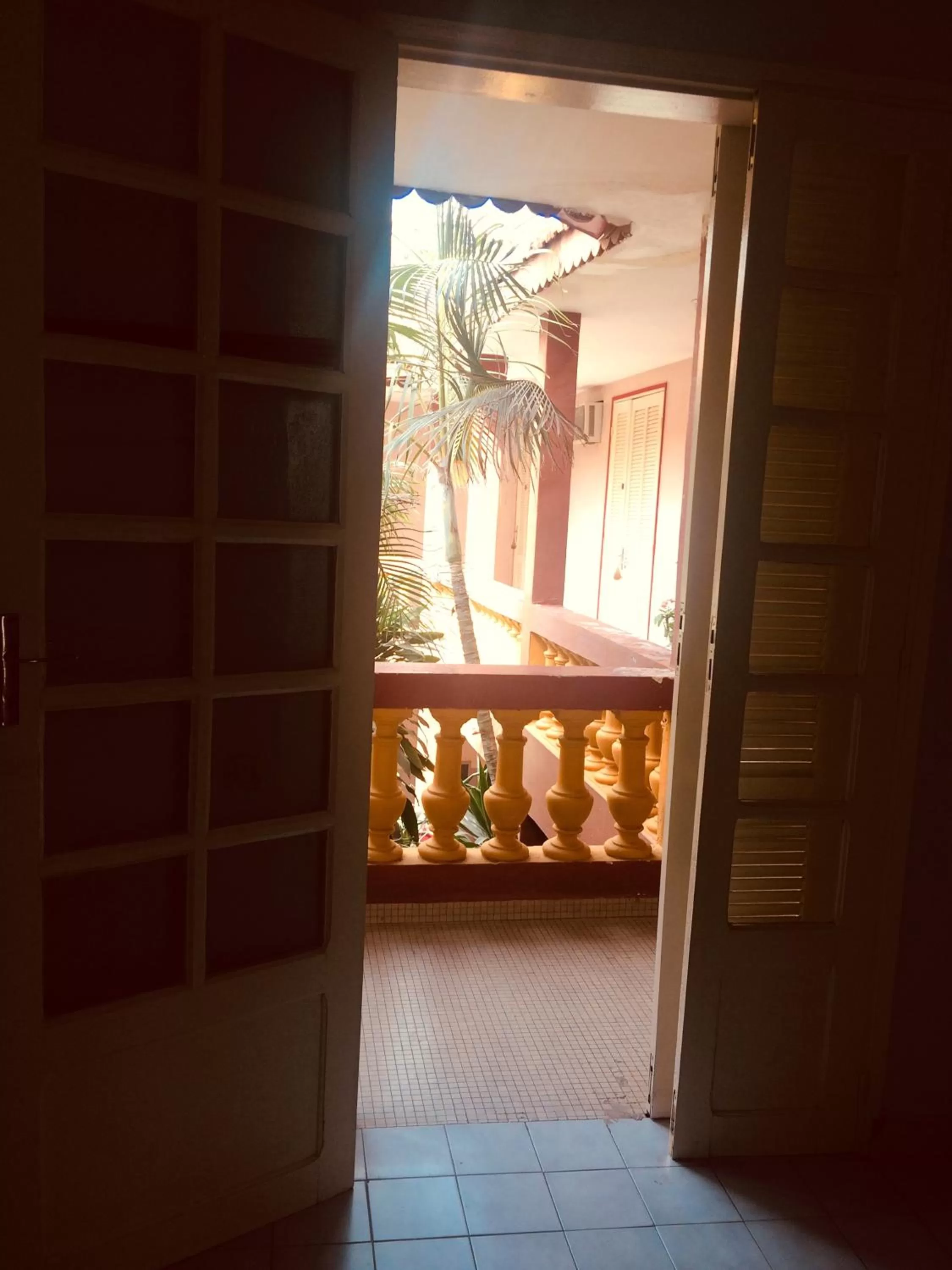 Inner courtyard view in Hôtel Saint-Louis Sun Dakar