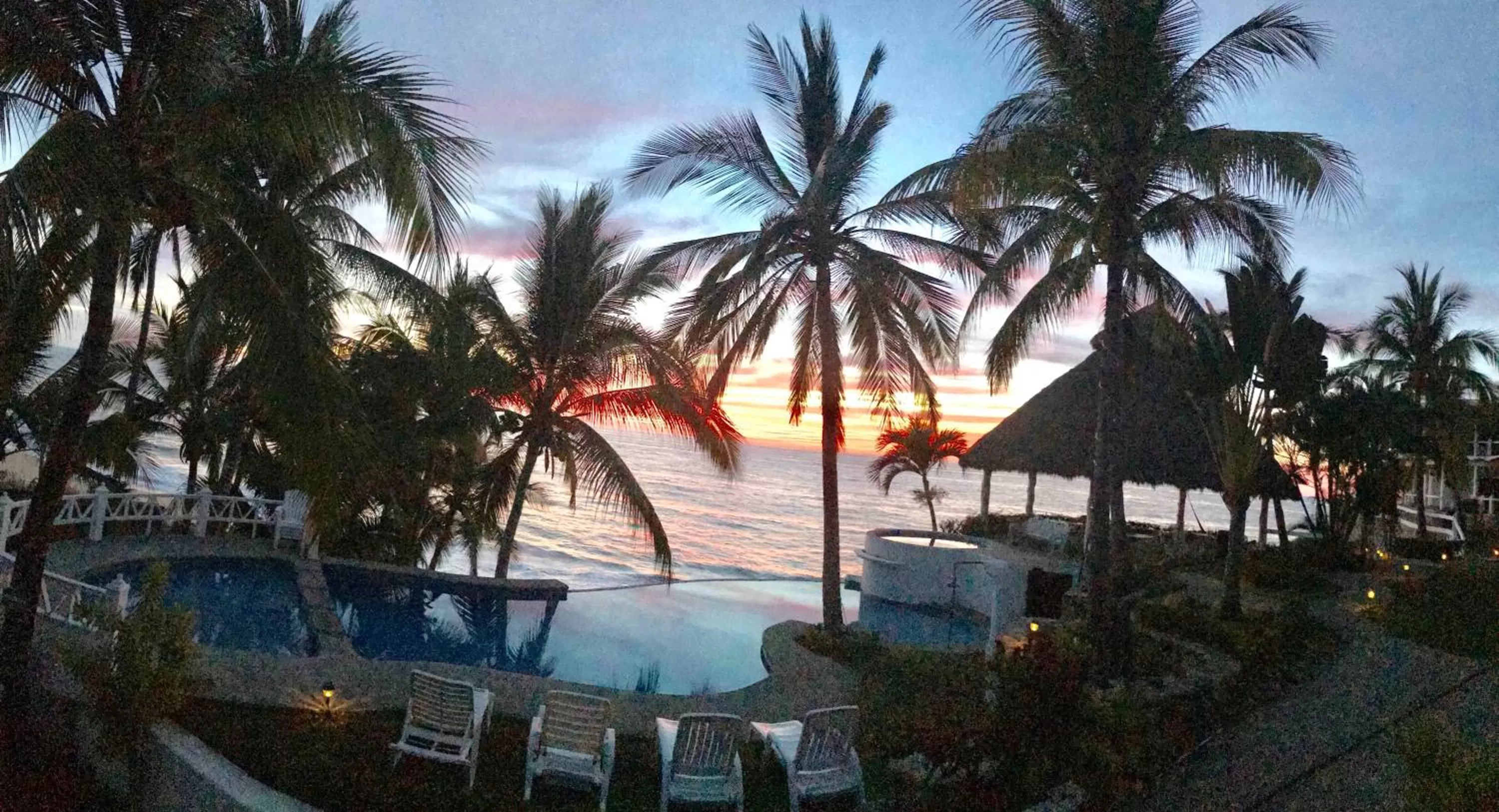 Pool view in Bungalows Lydia San Pancho
