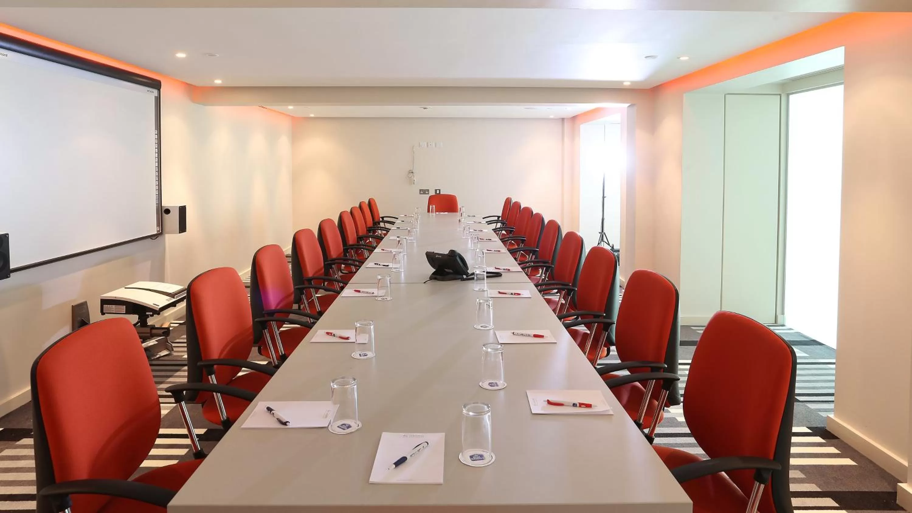 Meeting/conference room in Holiday Inn Sittingbourne by IHG