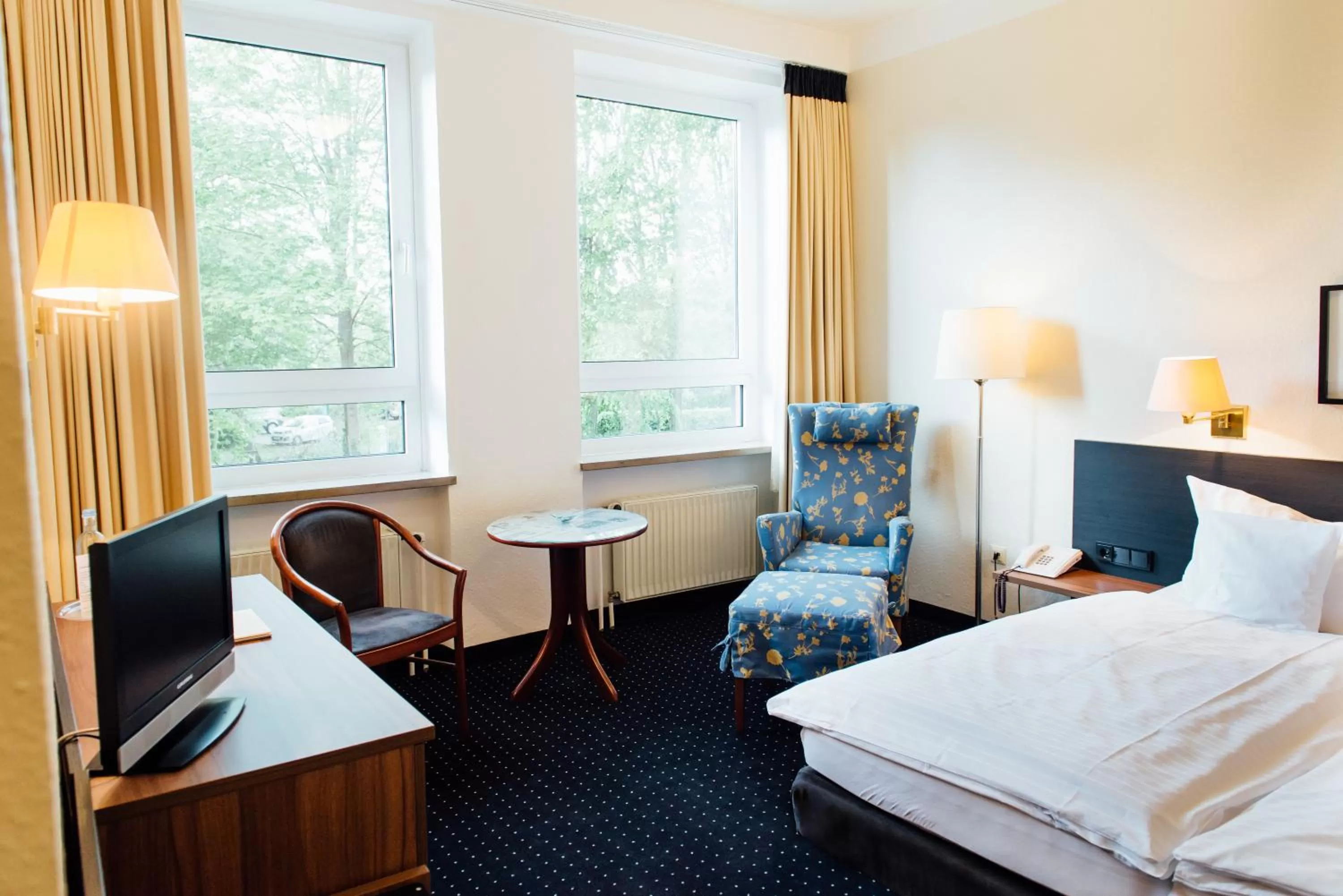 Photo of the whole room, Seating Area in Parkhotel Cloppenburg