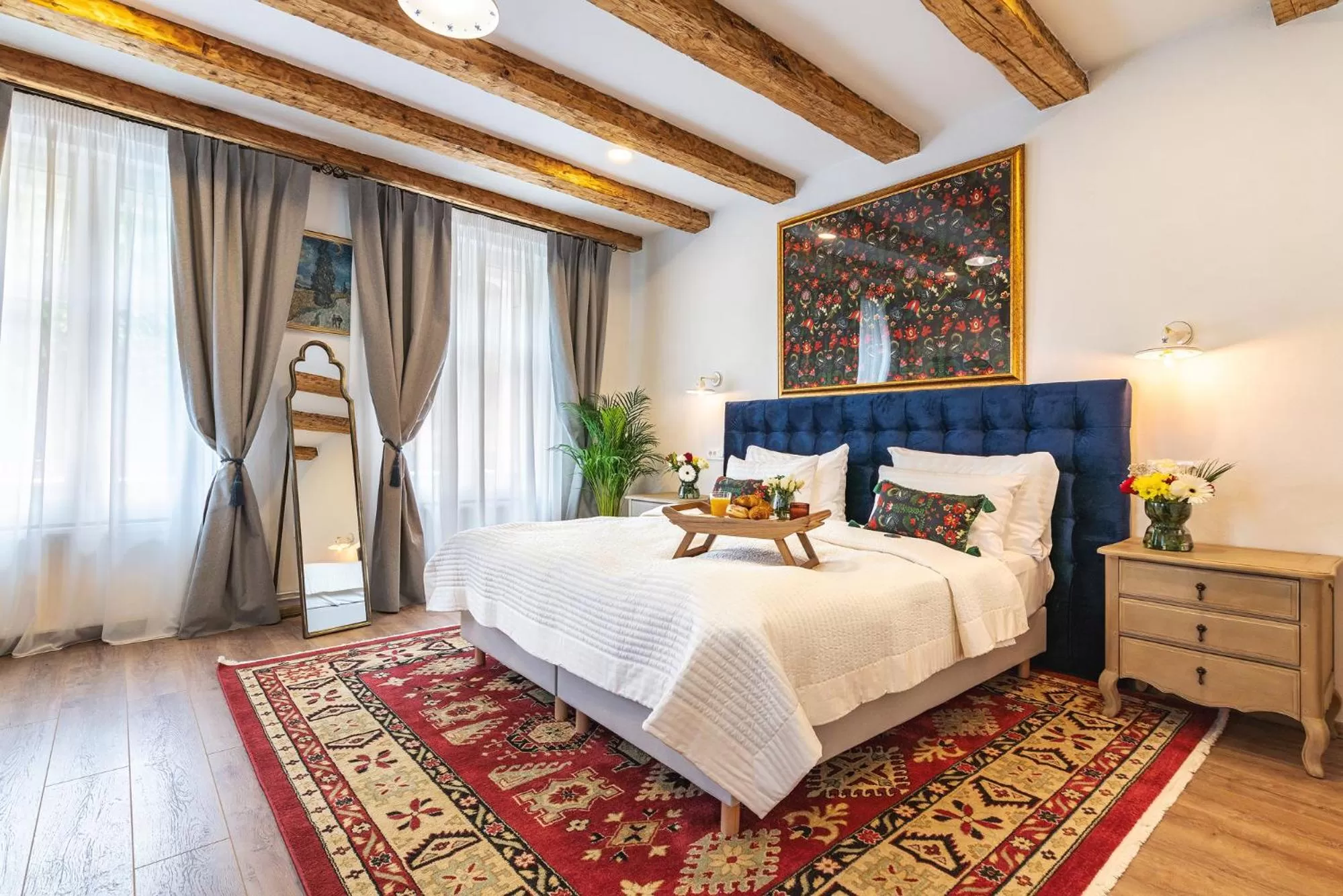 Bed in Nikolas Haus Premium Historic Center Stay & Free Parking