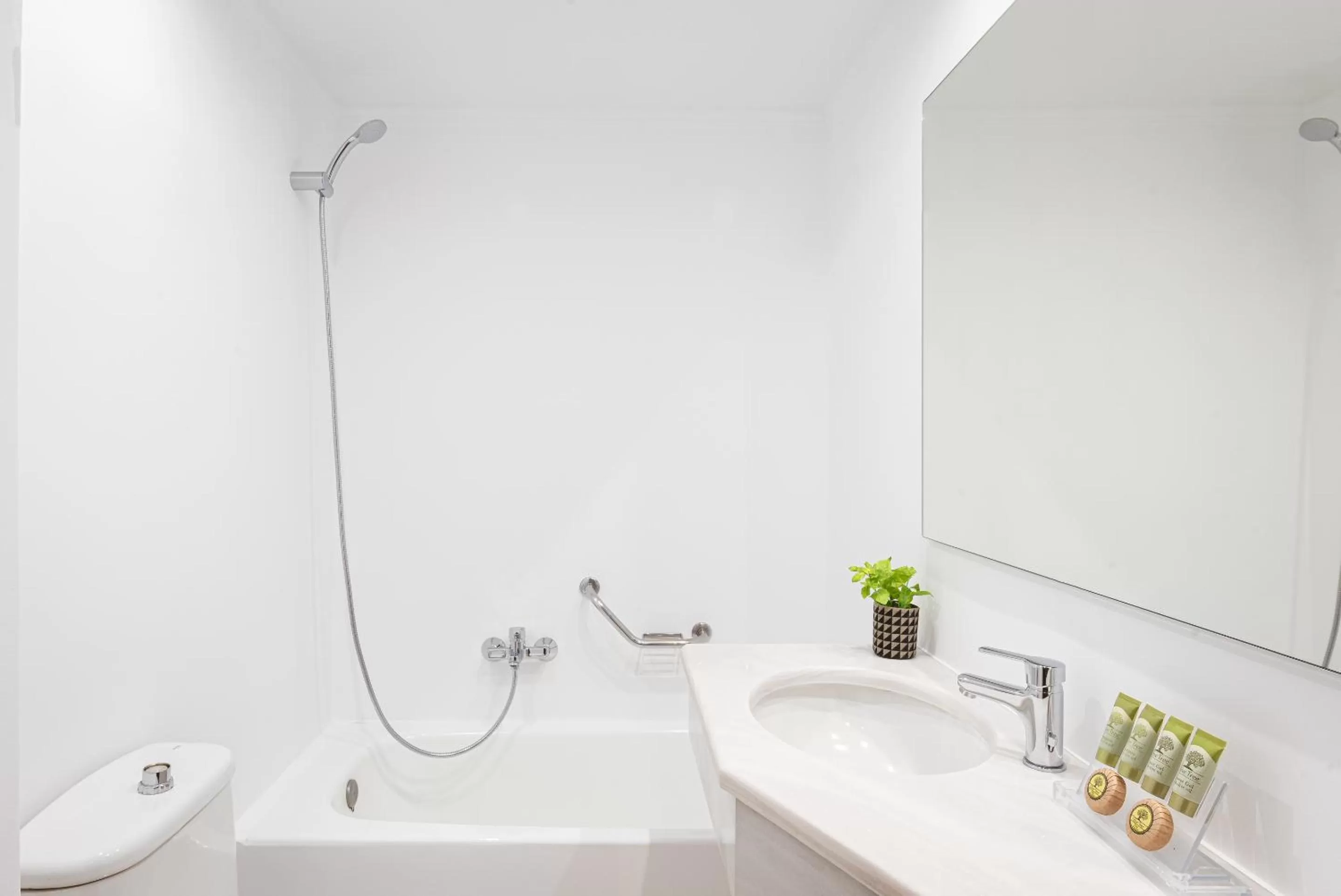 Bathroom in Acropolis Select