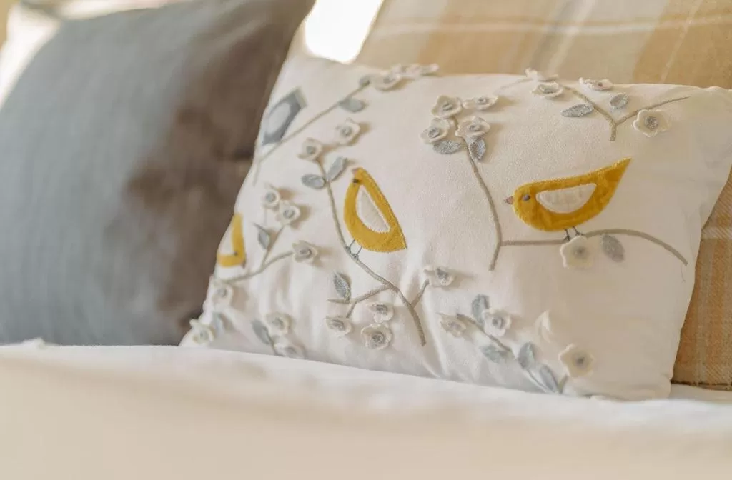 Bedroom, Bed in Bridge House