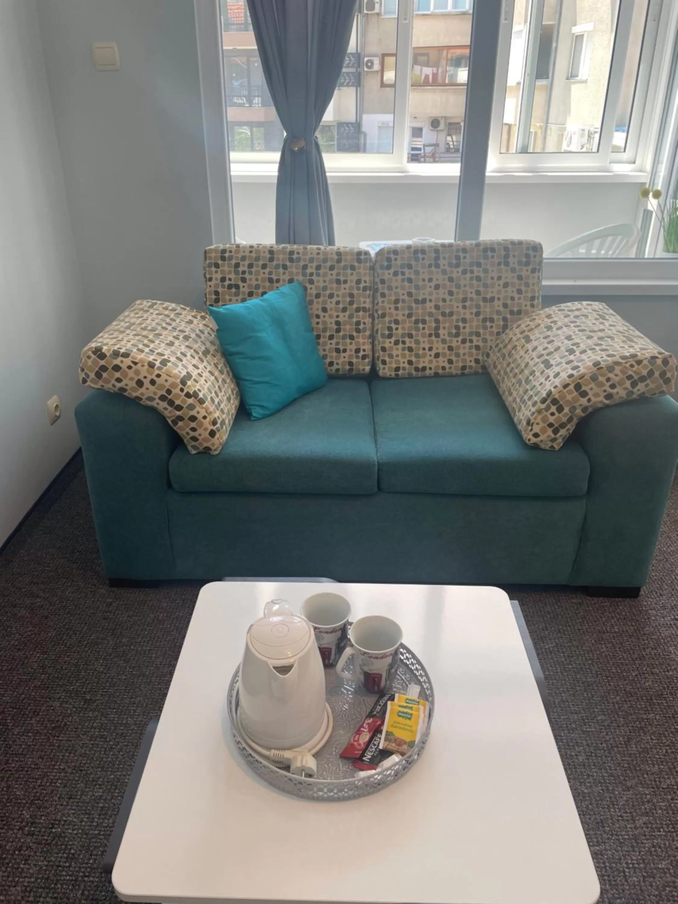 Coffee/tea facilities, Seating Area in White Rose Family Guest House