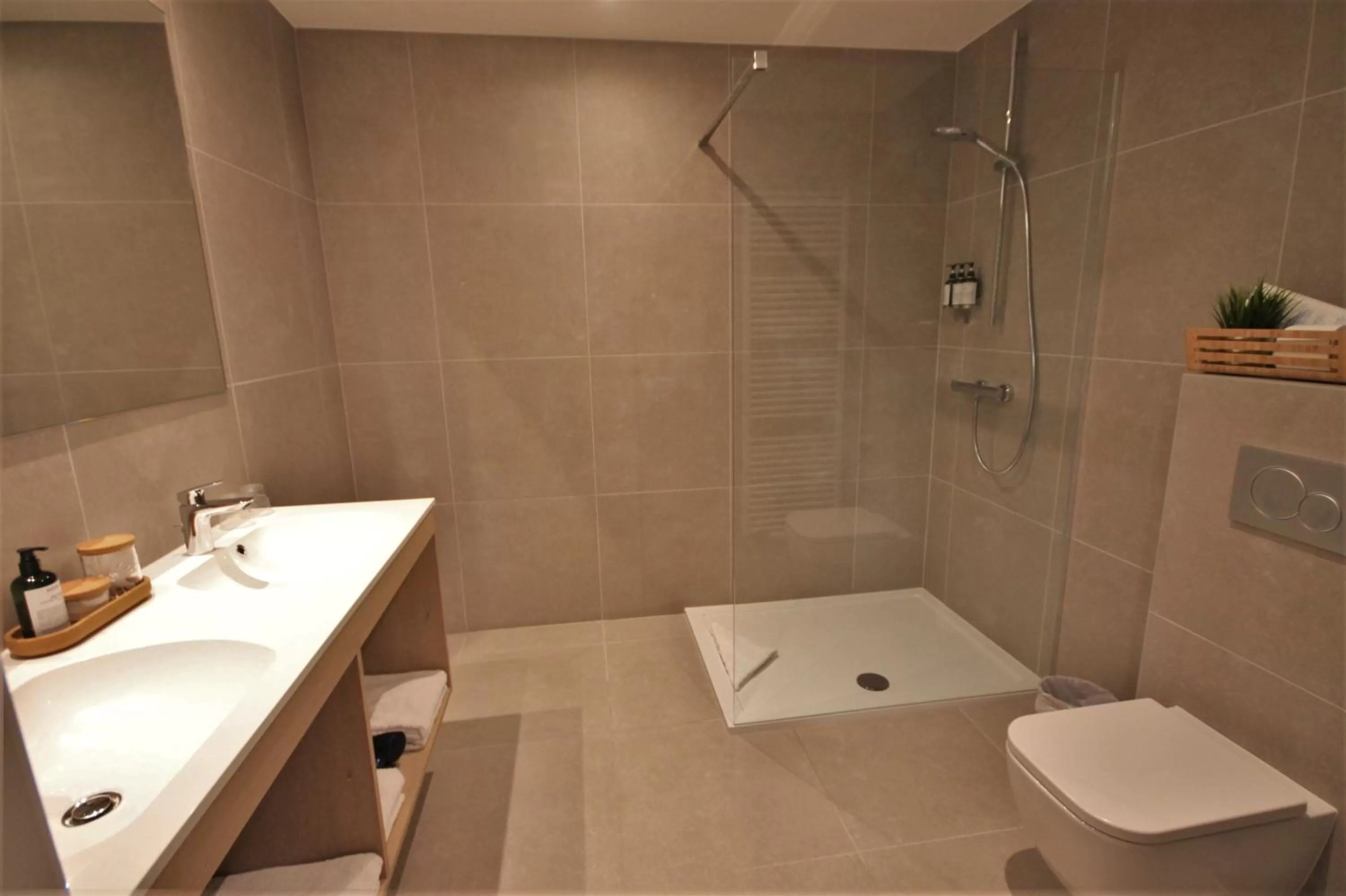 Bathroom in Bloomhotel