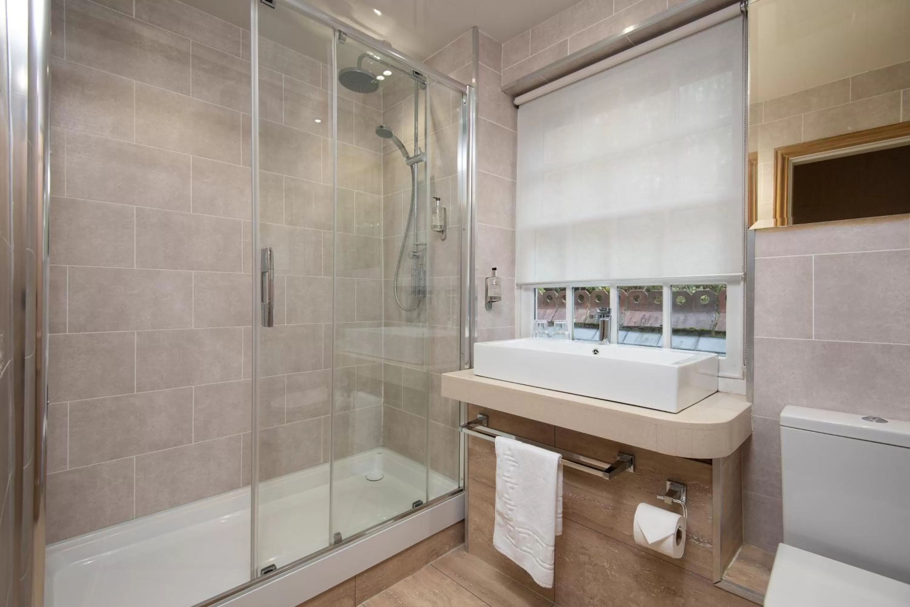 Shower in The King's Head Inn - The Inn Collection Group