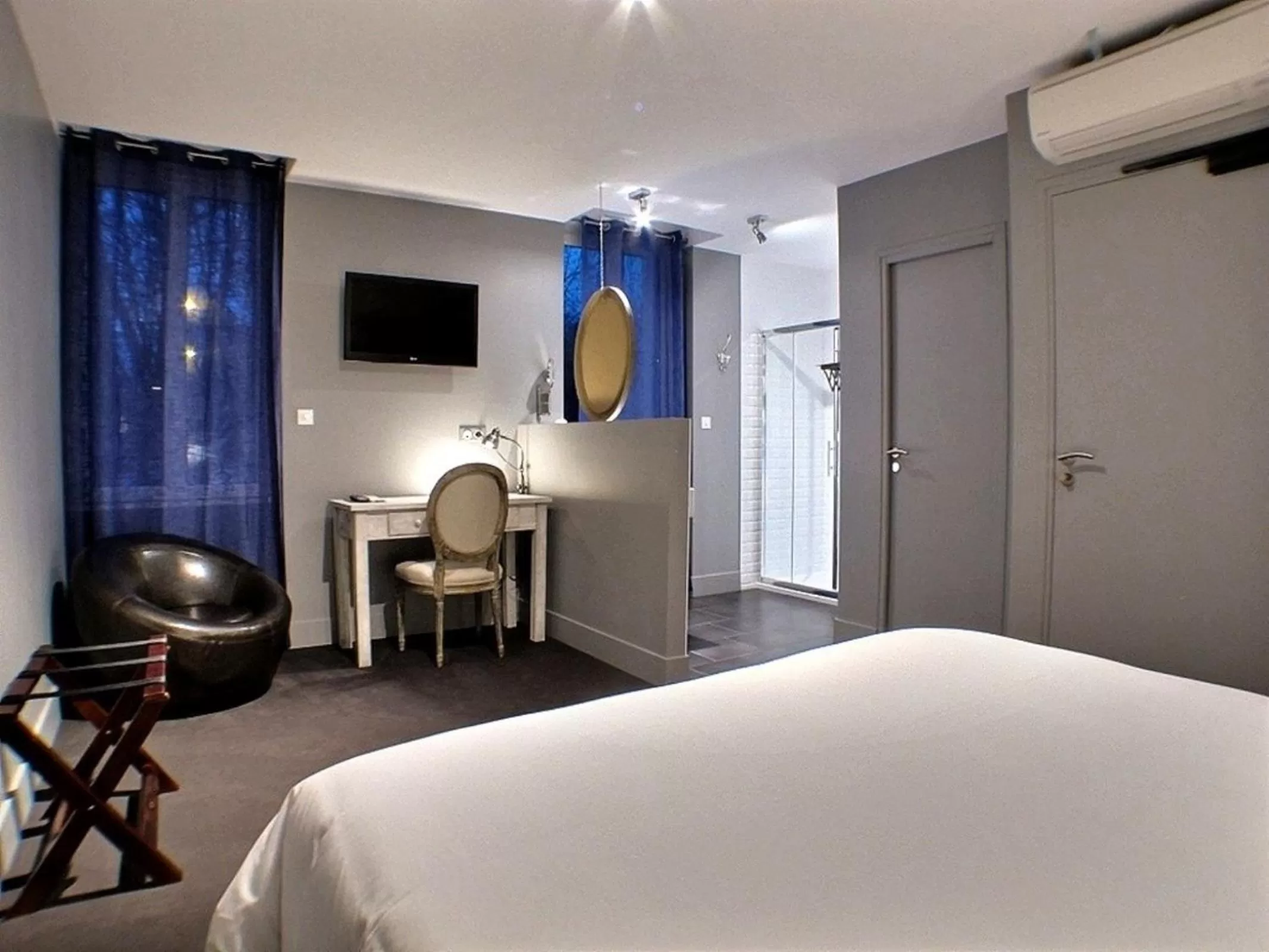 Decorative detail, Bed in Hôtel 19'Cent