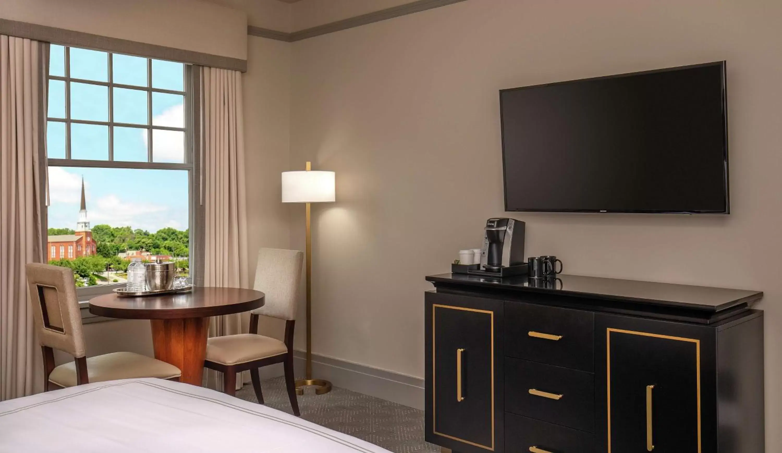 King Room - Mobility and Hearing Access in The Virginian Lynchburg, Curio Collection By Hilton King Room - Mobility and Hearing Access in The Virginian Lynchburg, Curio Collection By Hilton