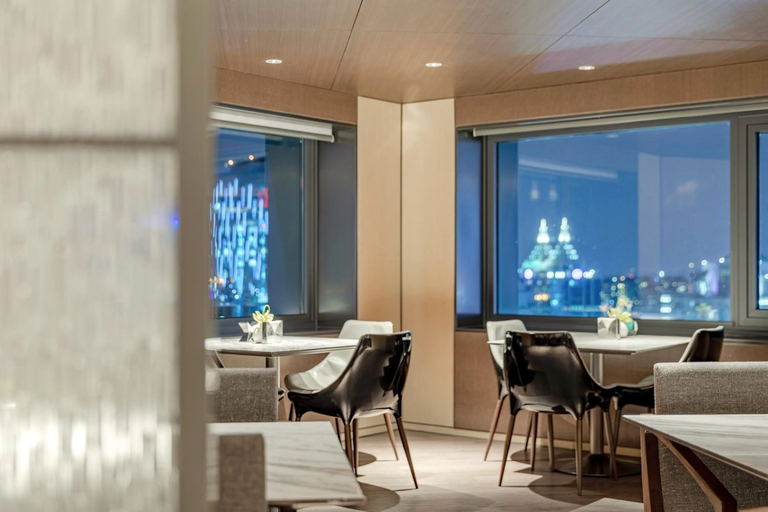 Restaurant/places to eat in Radisson Collection Hotel, Yangtze Shanghai