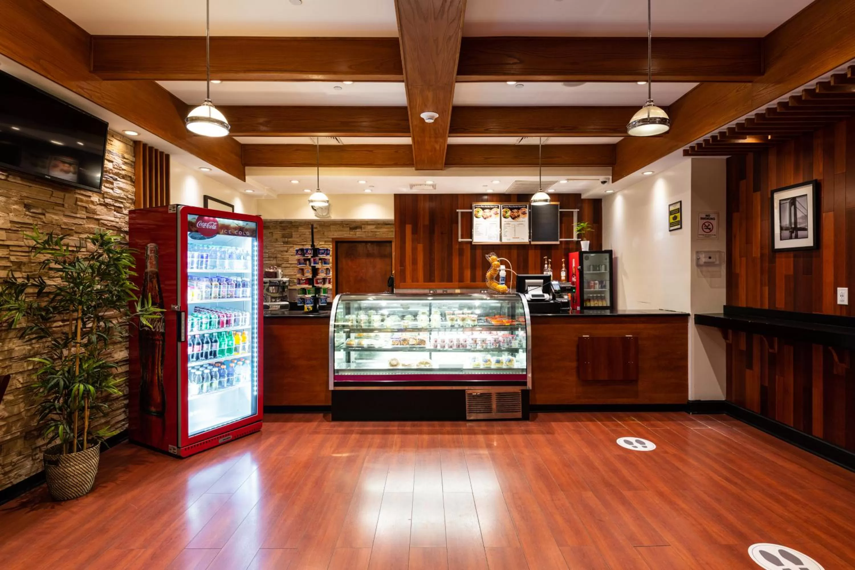 Restaurant/places to eat in Crowne Plaza Newark Airport by IHG