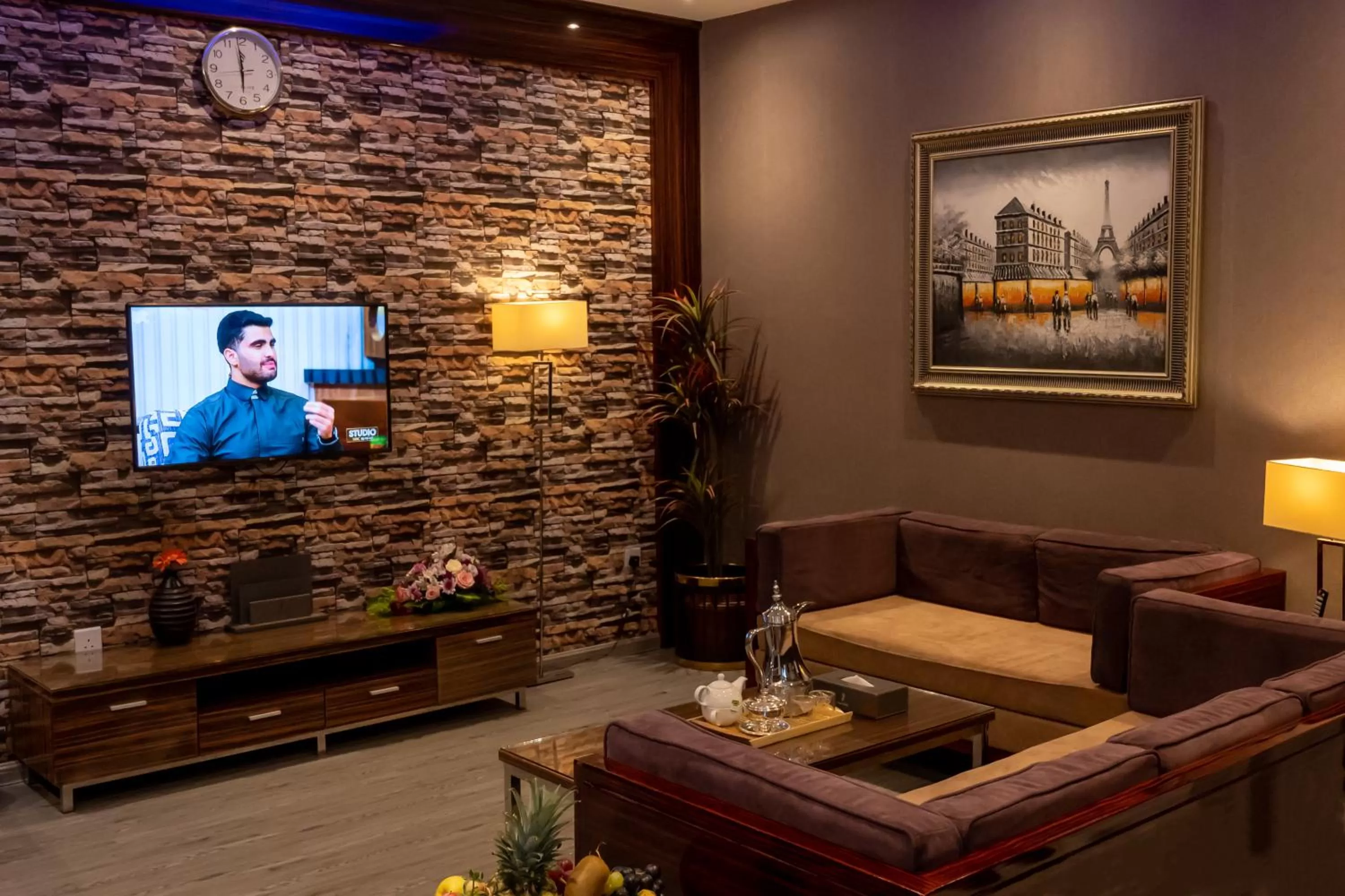 Communal lounge/ TV room, TV/Entertainment Center in Elite Al Hamra - Al Cornich
