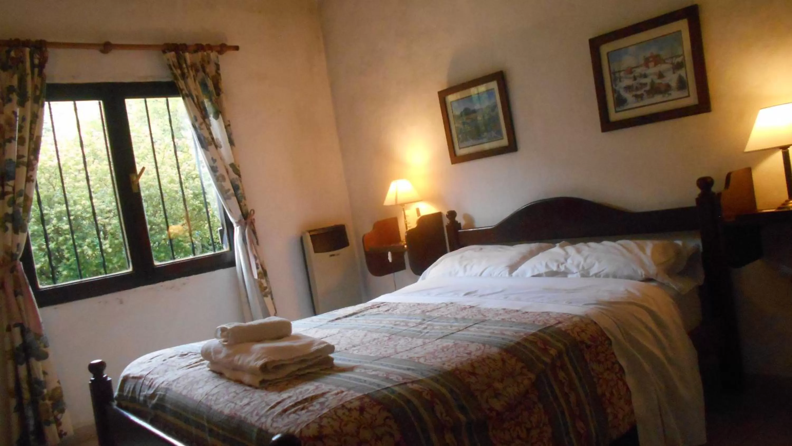Photo of the whole room, Bed in La Posada de Akasha