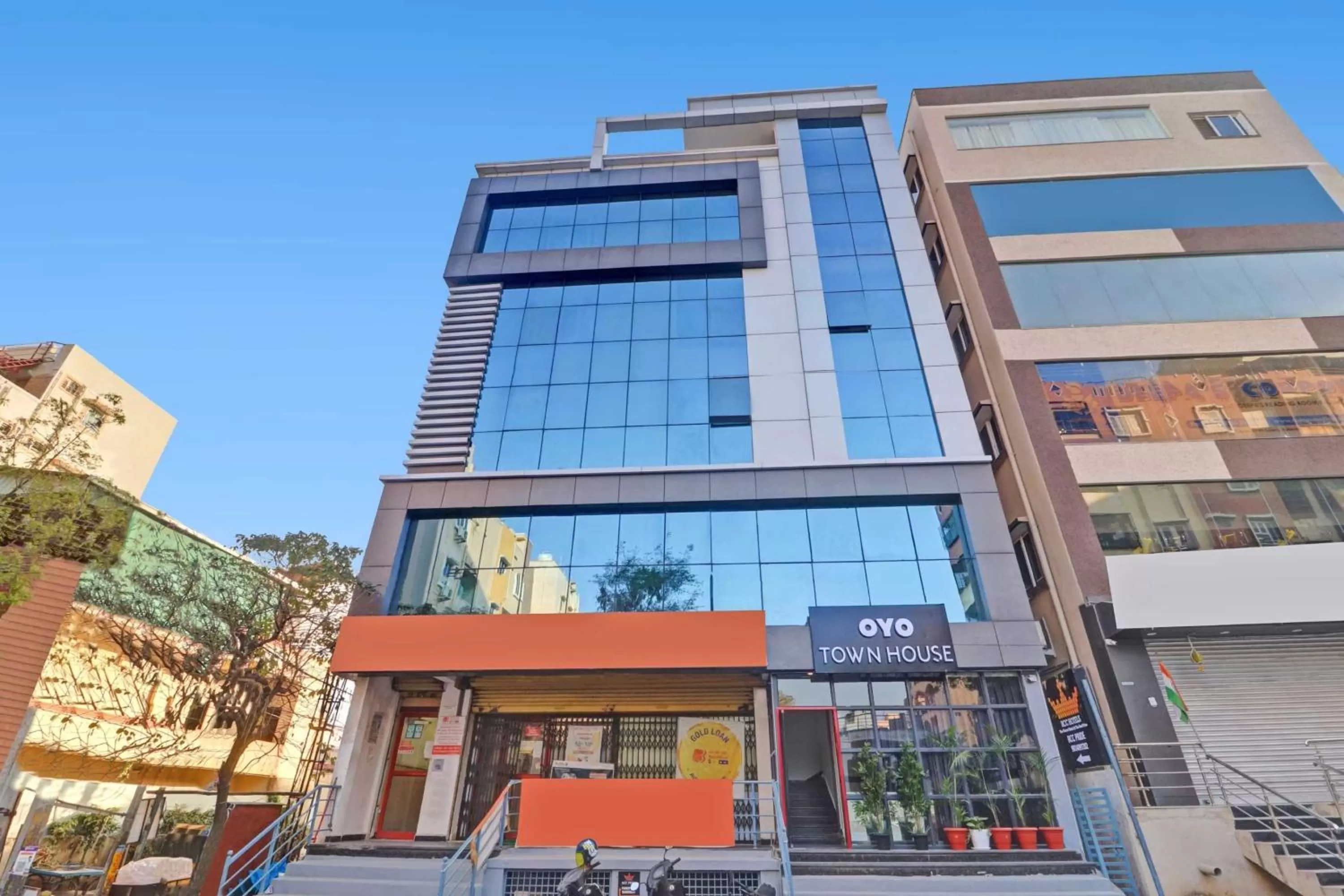 Facade/entrance in Super Townhouse Rcc Pride