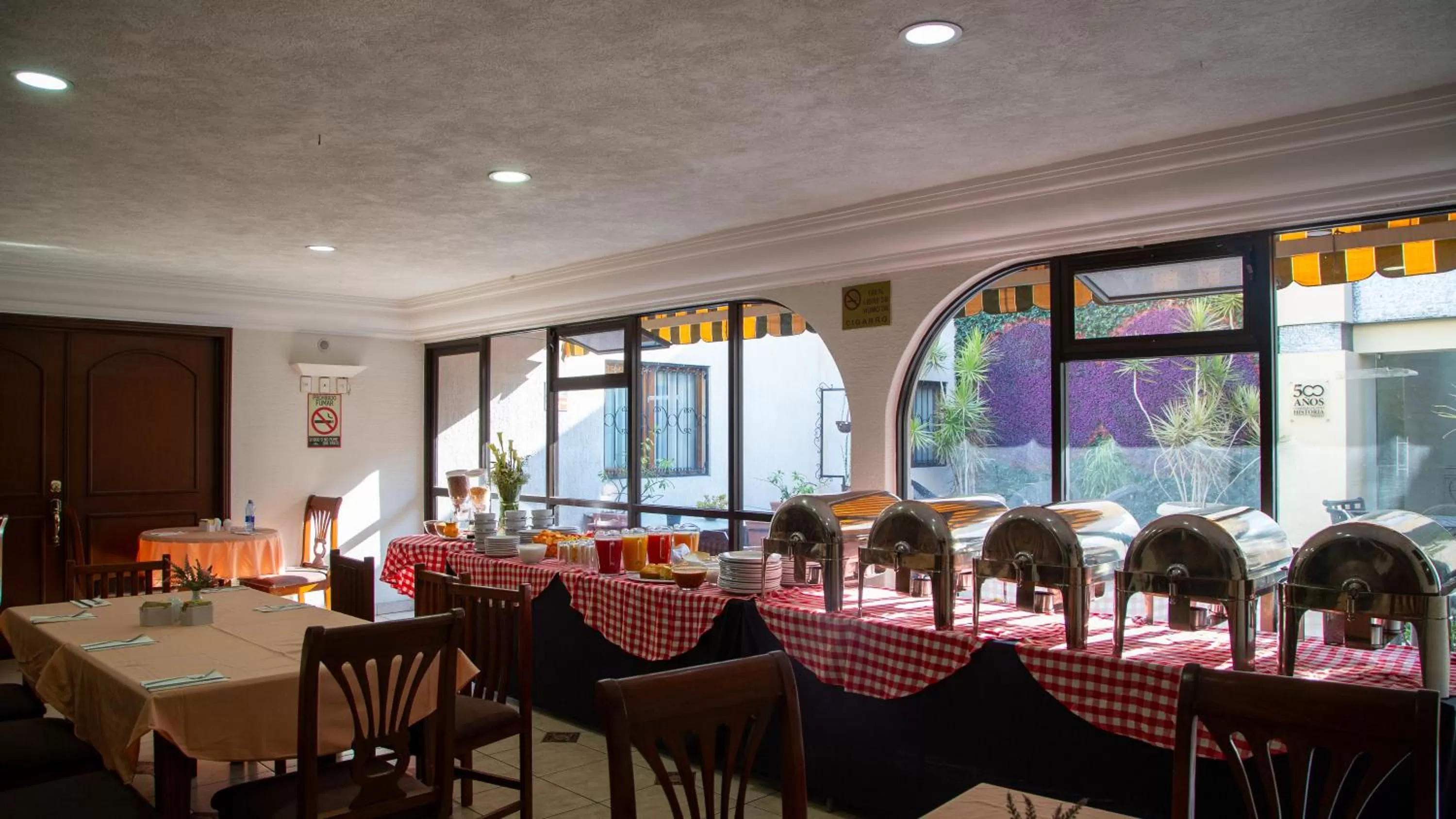 Restaurant/places to eat in Hotel Casino Plaza