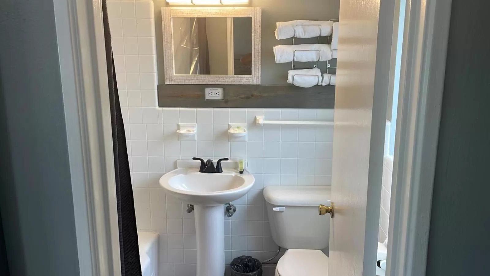 Bathroom in BlueGem Motel