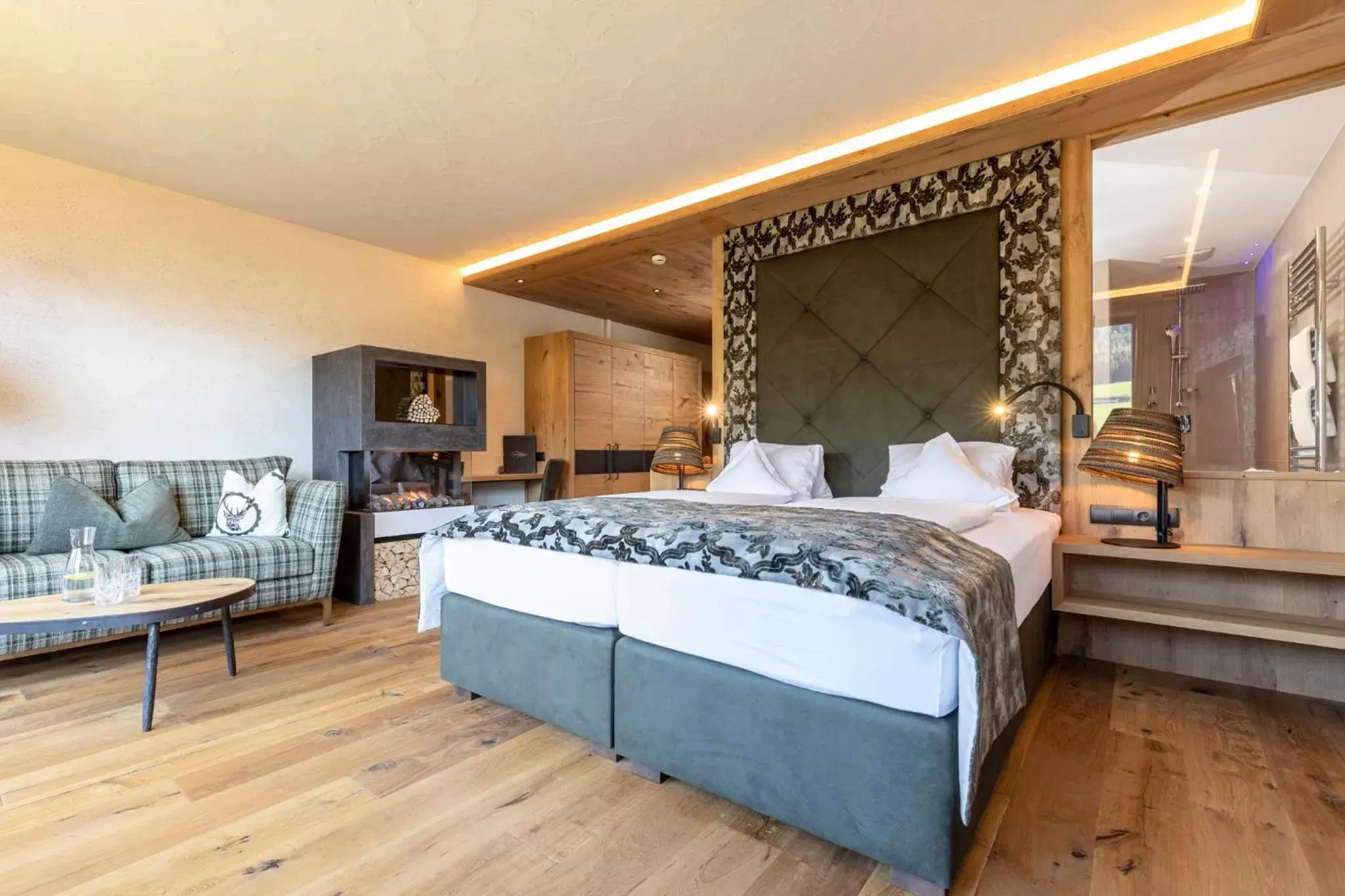 Deluxe Double Room with Balcony in Natur & Spa Resort "Der Alpbacherhof" Superior Deluxe Double Room with Balcony in Natur & Spa Resort "Der Alpbacherhof" Superior