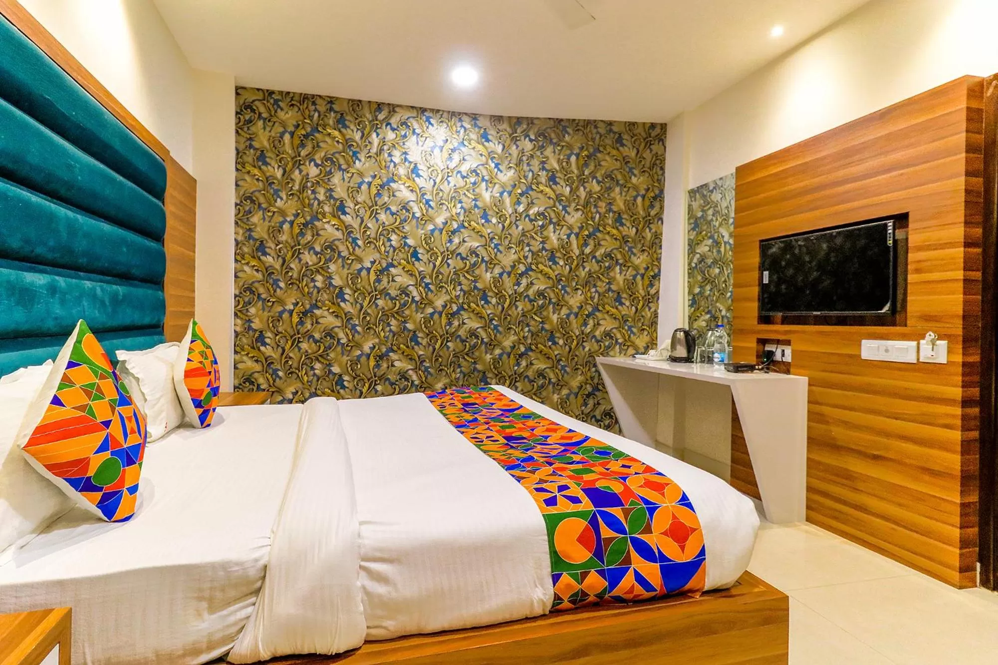 Bed in FabHotel Golden Velvet