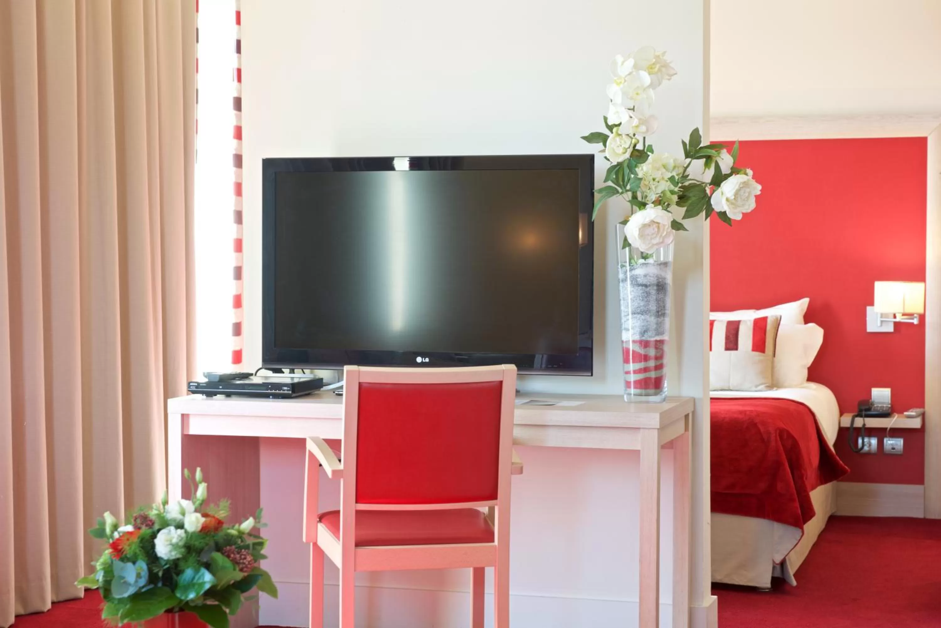 TV and multimedia, Bed in Hôtel du Parc