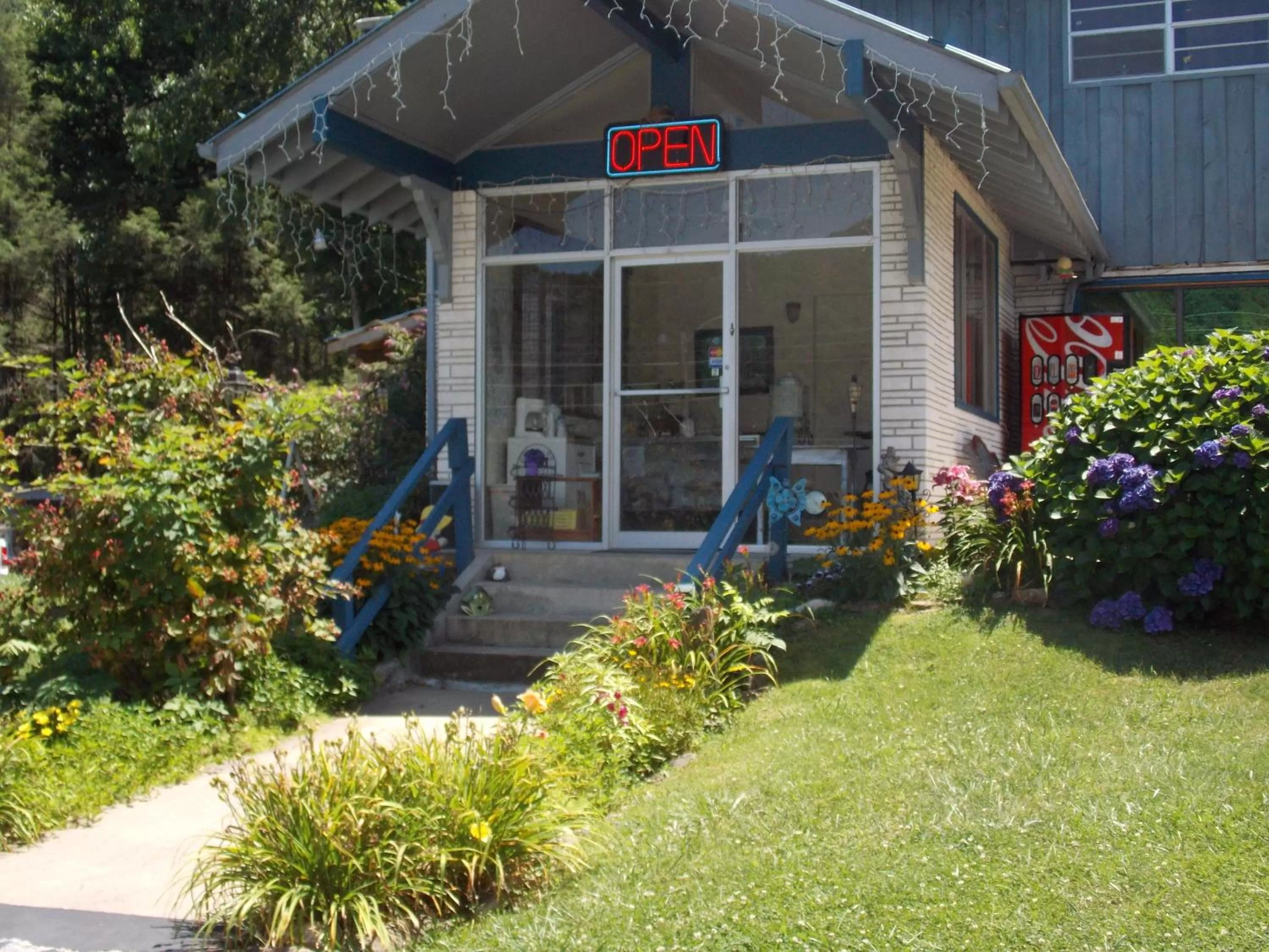 Property building in Clarketon Motel - Maggie Valley