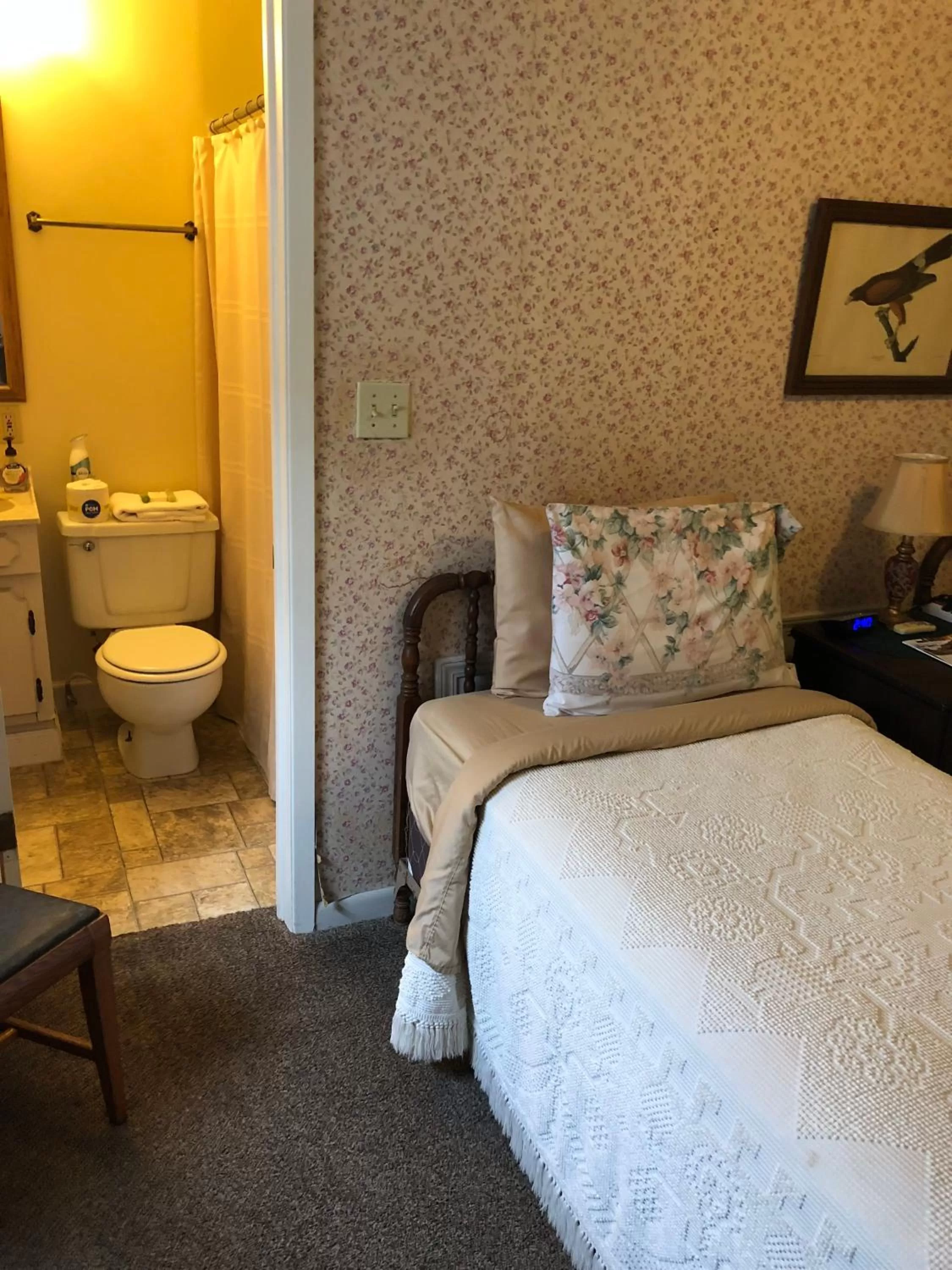 Bed in The Courtland Hotel & Spa