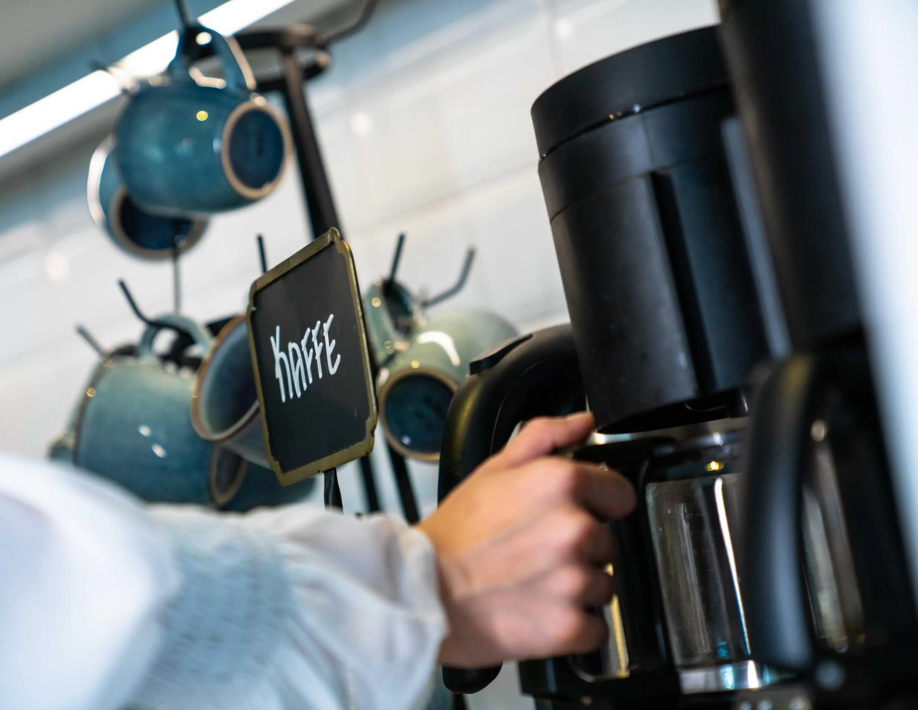 Coffee/tea facilities in Järnvägshotellet B&B Skara