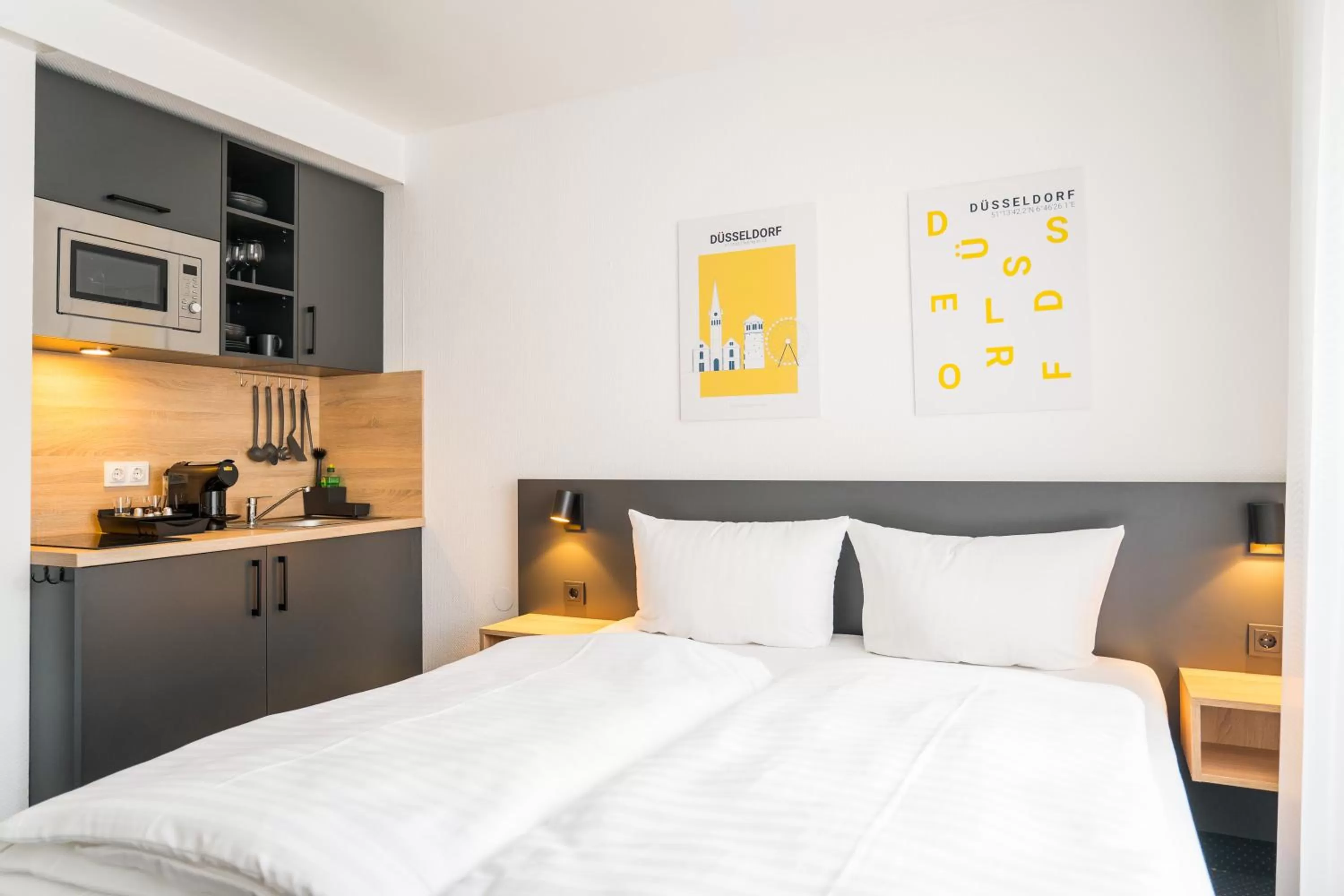 Photo of the whole room, Bed in Apartments an der Kö