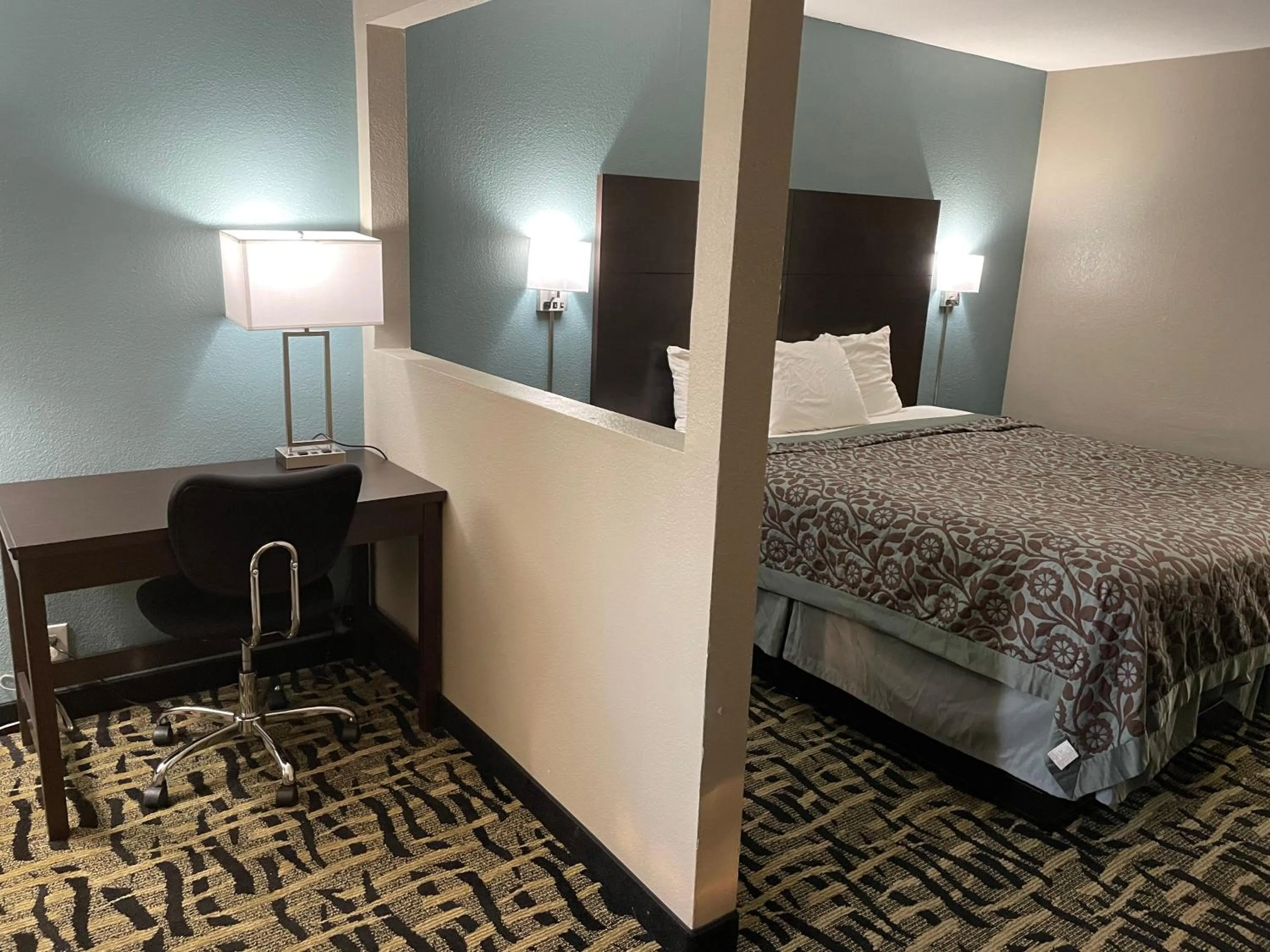 Bed in Days Inn & Suites by Wyndham Collierville Germantown Area