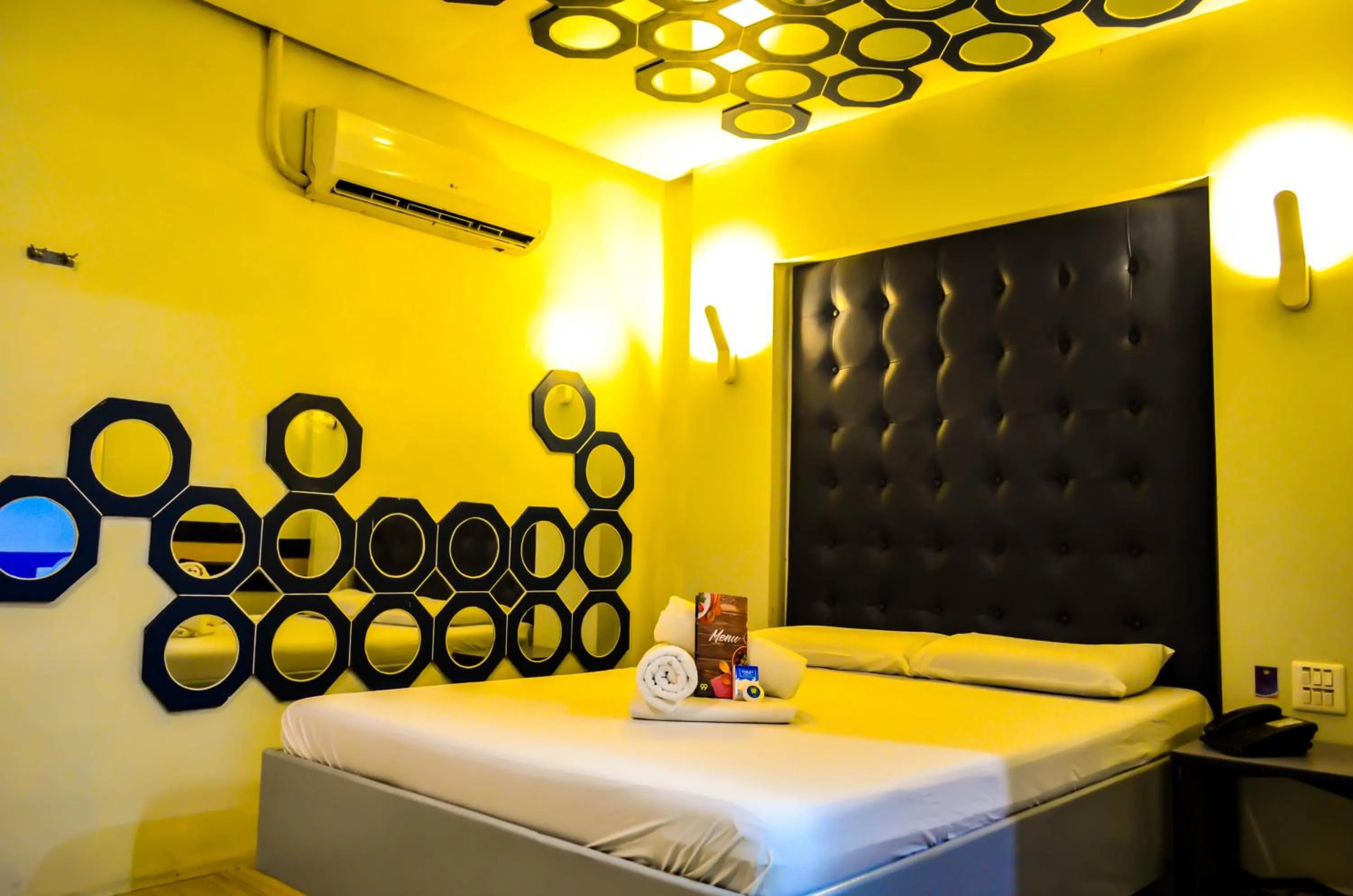 Bedroom, Bed in Hotel 99 Monumento