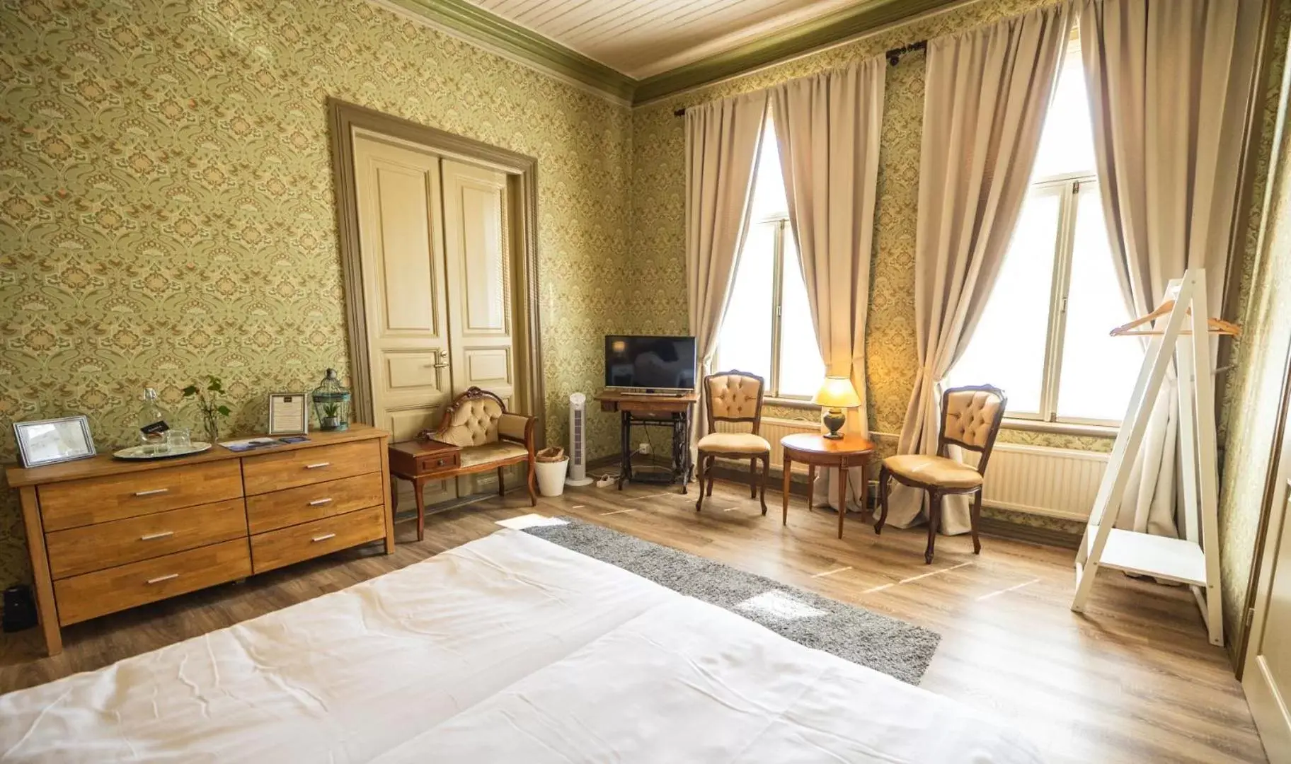 Double Room in Cafe-Restaurant & Hotel Saima Double Room in Cafe-Restaurant & Hotel Saima