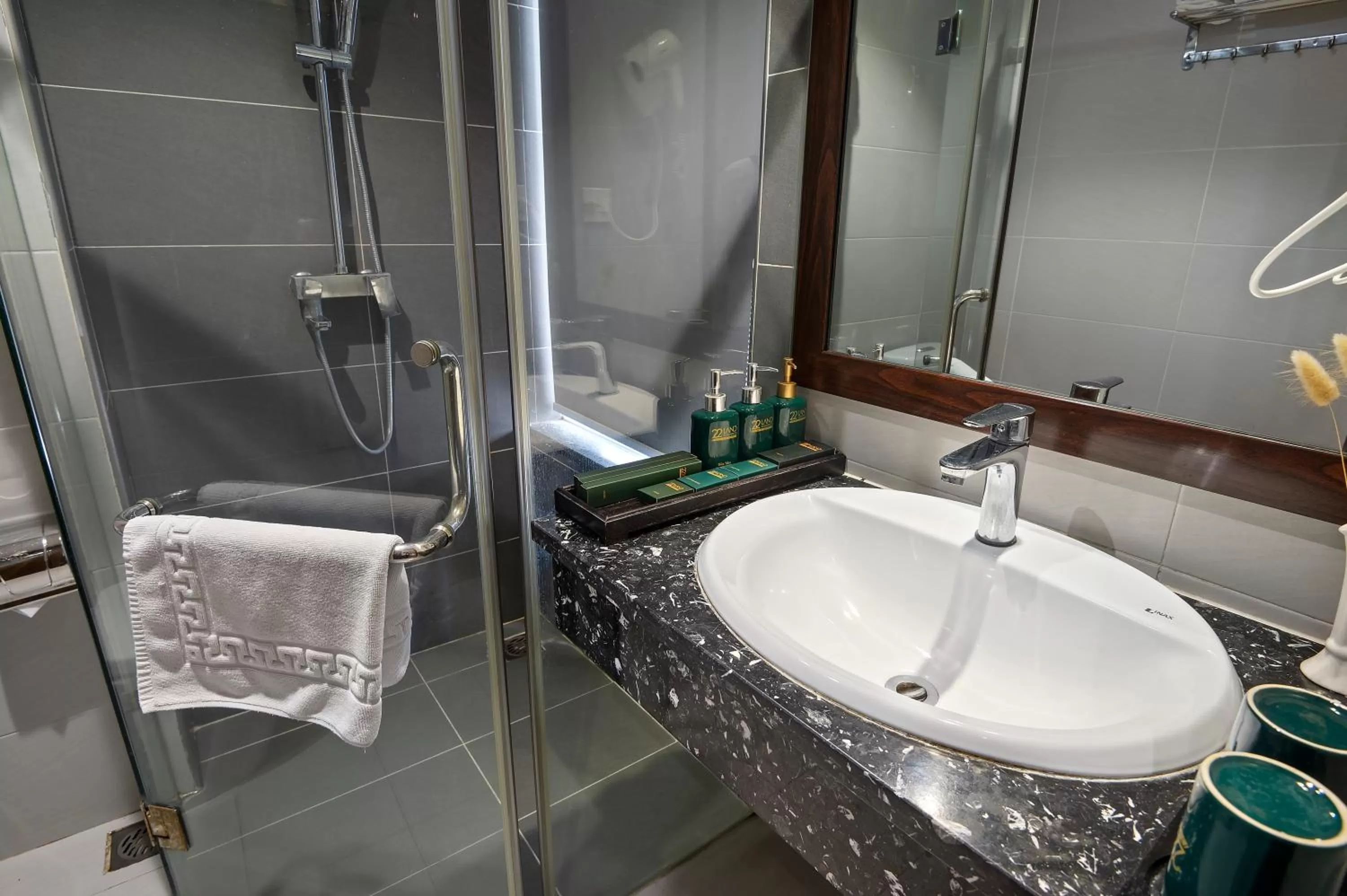 Shower in 22land Residence Hotel 71 Hang Bong Premium